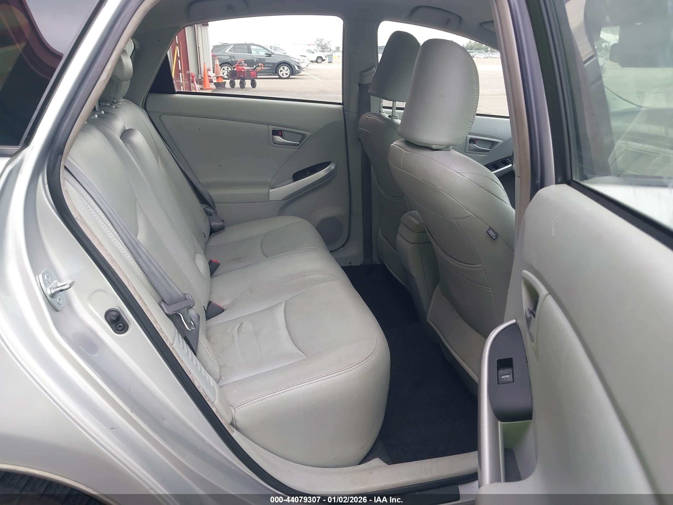 TOYOTA PRIUS image 8