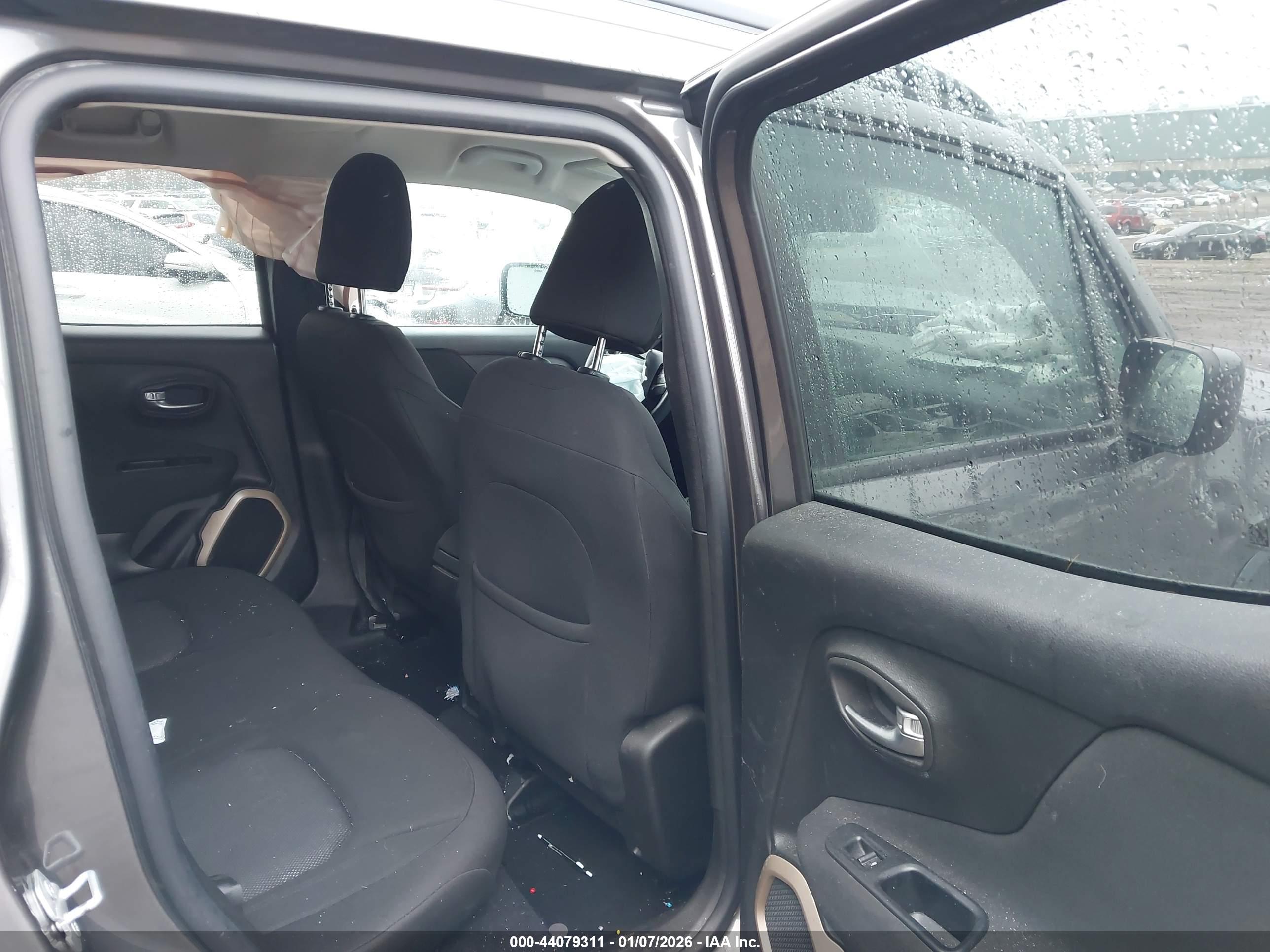 JEEP RENEGADE image 8