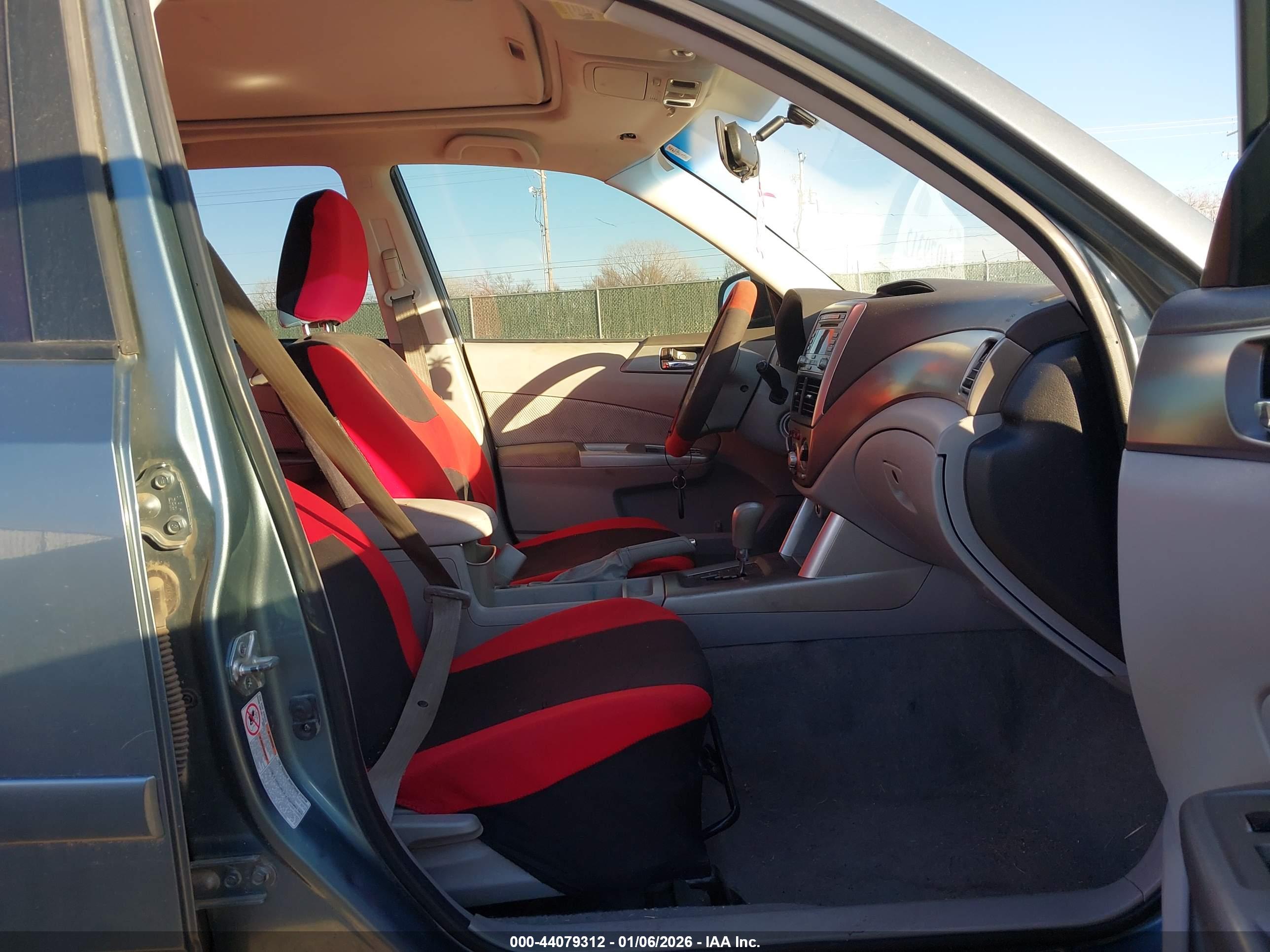 SUBARU FORESTER image 5