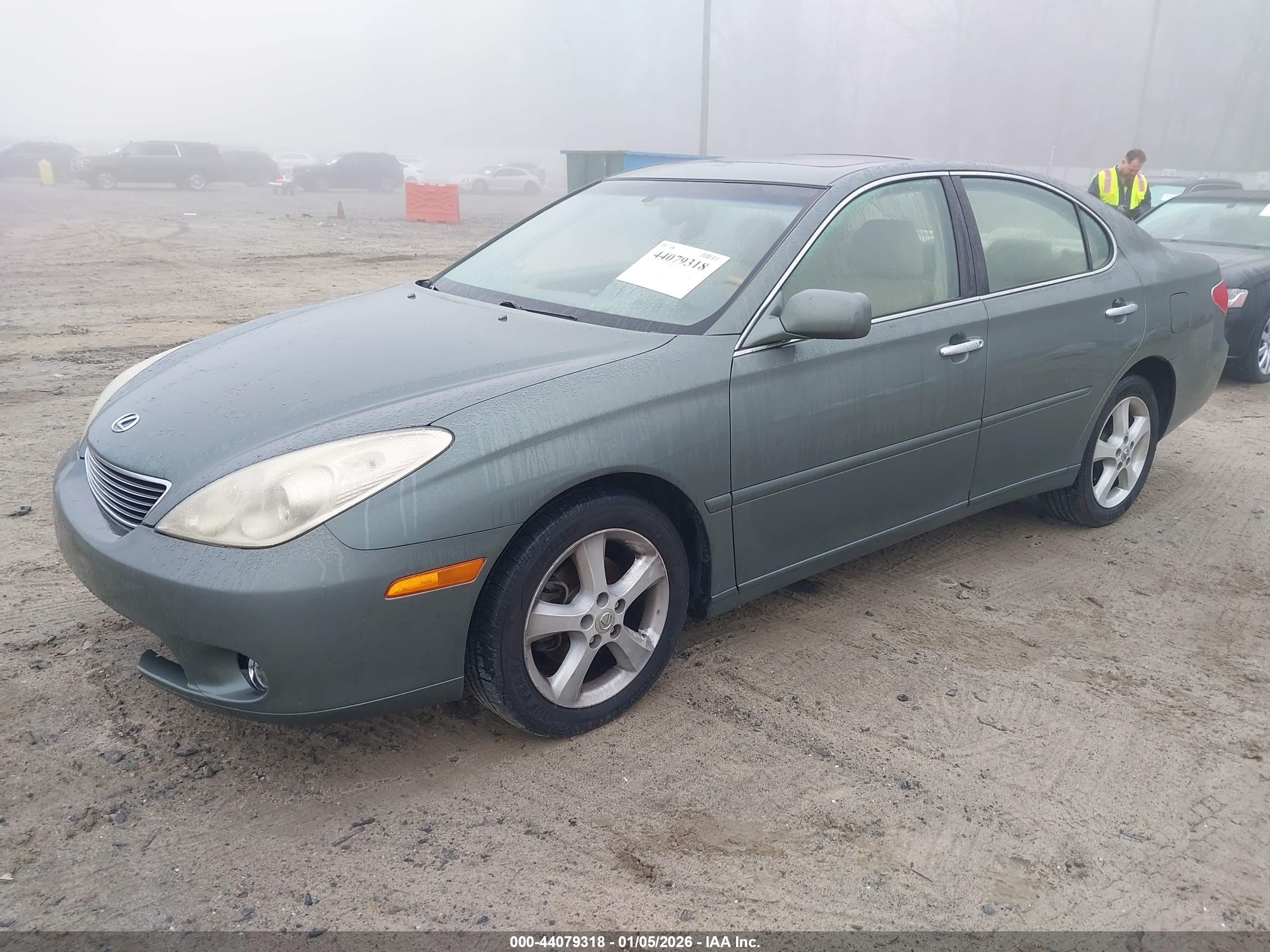 LEXUS ES image 2