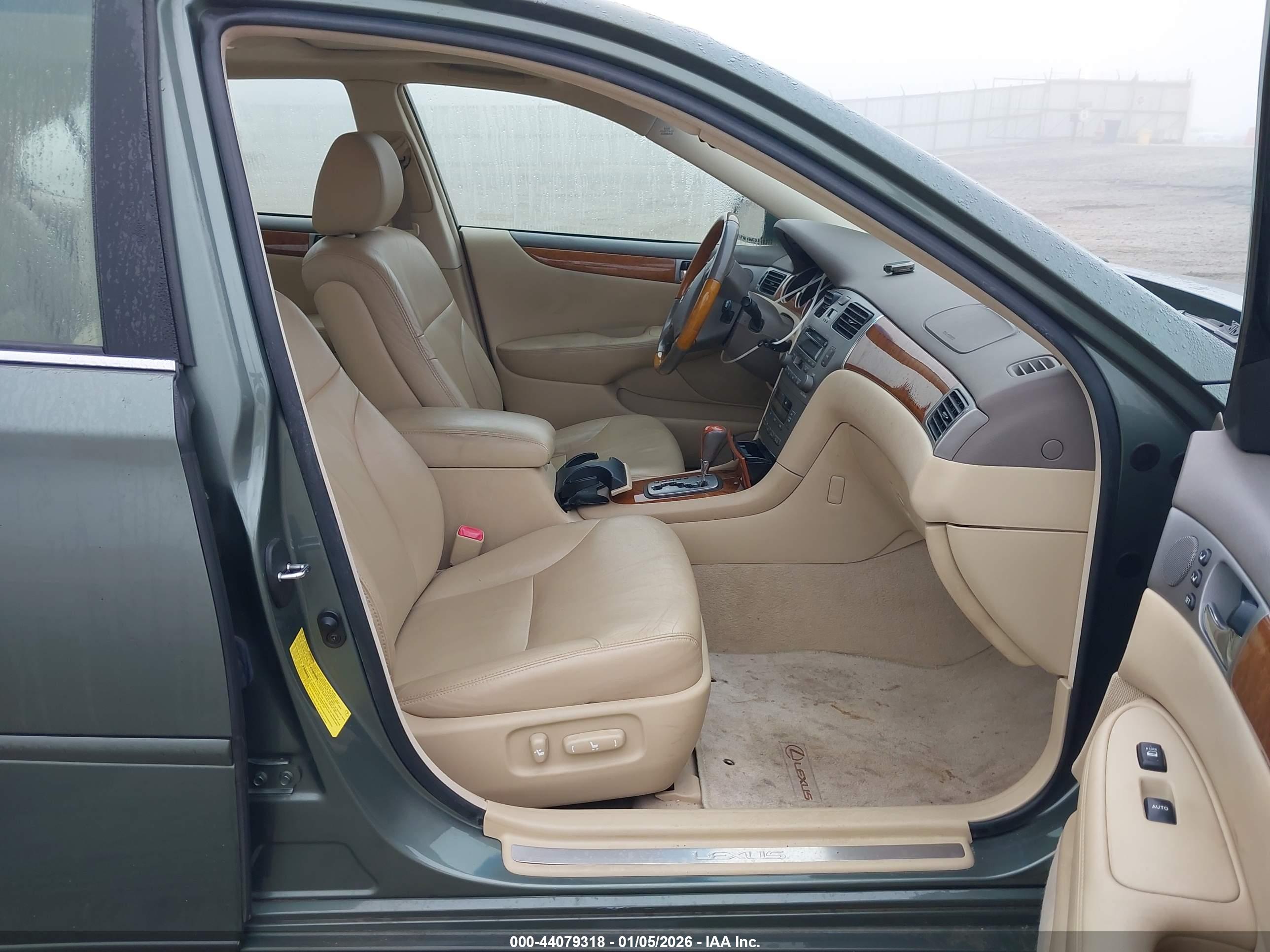 LEXUS ES image 5