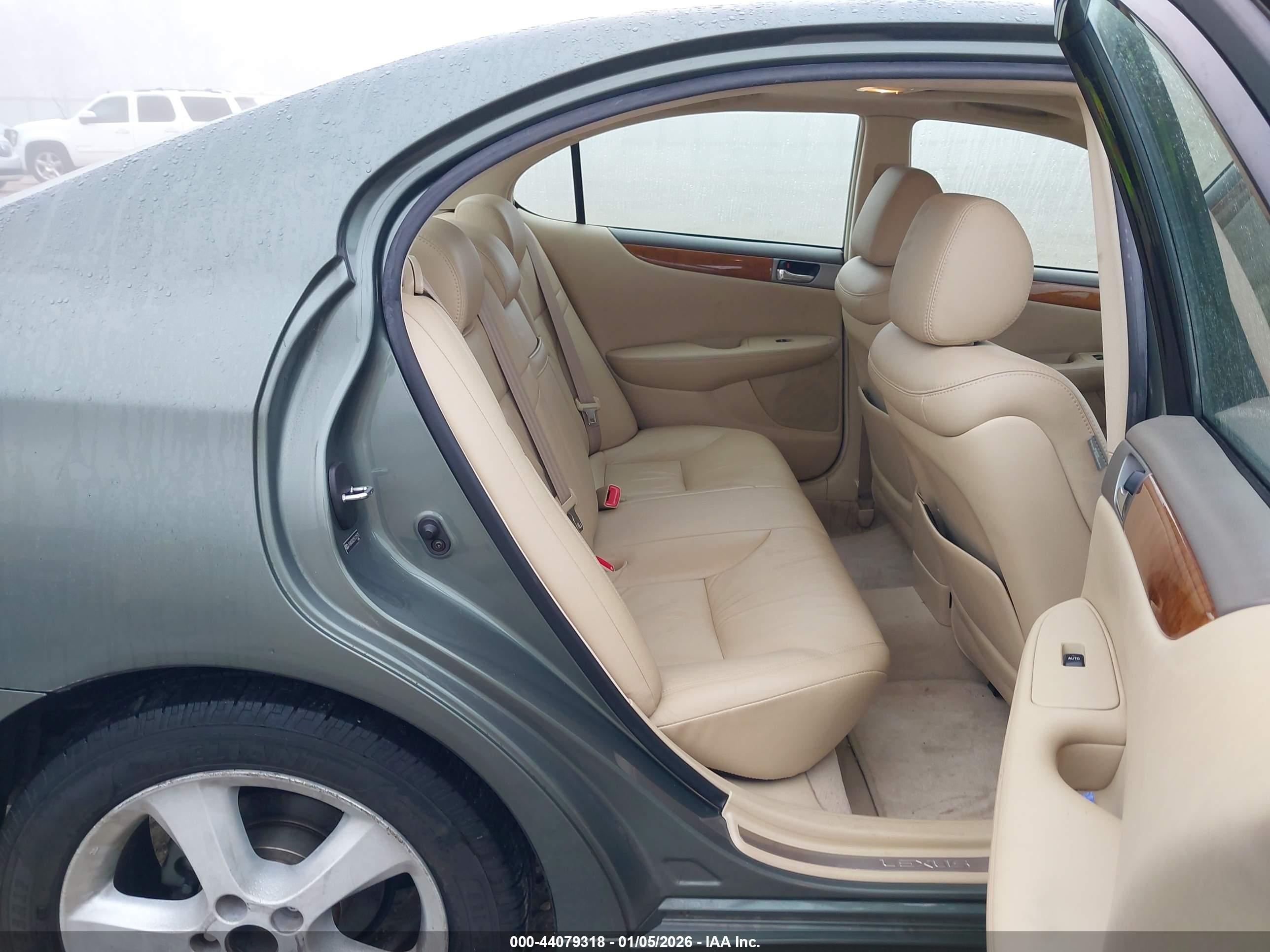 LEXUS ES image 8