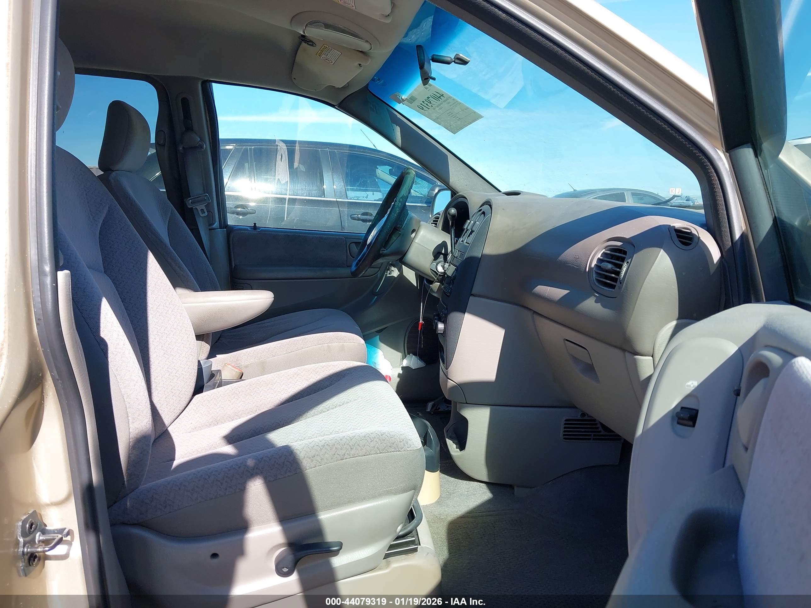 DODGE CARAVAN image 5