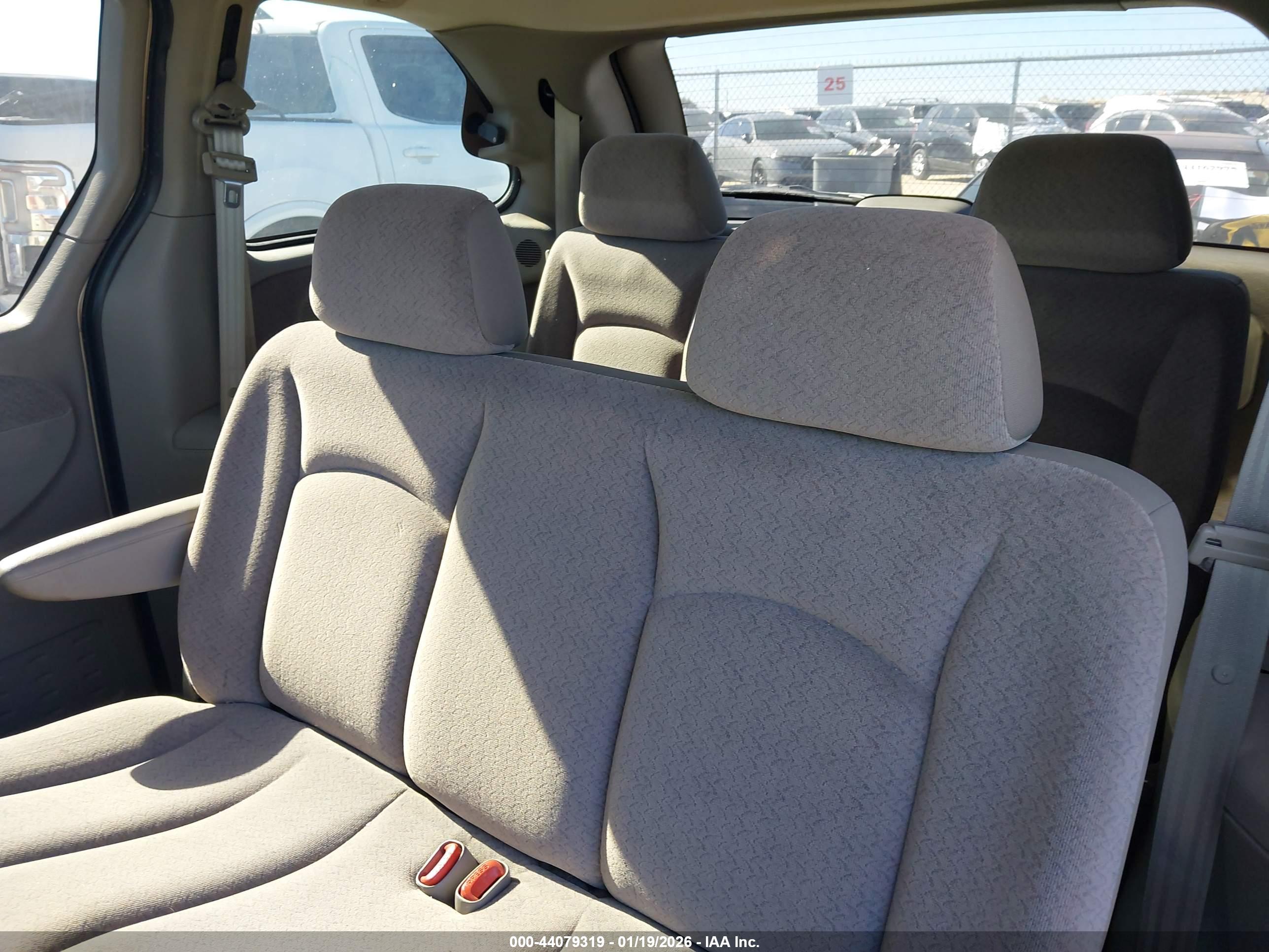 DODGE CARAVAN image 8