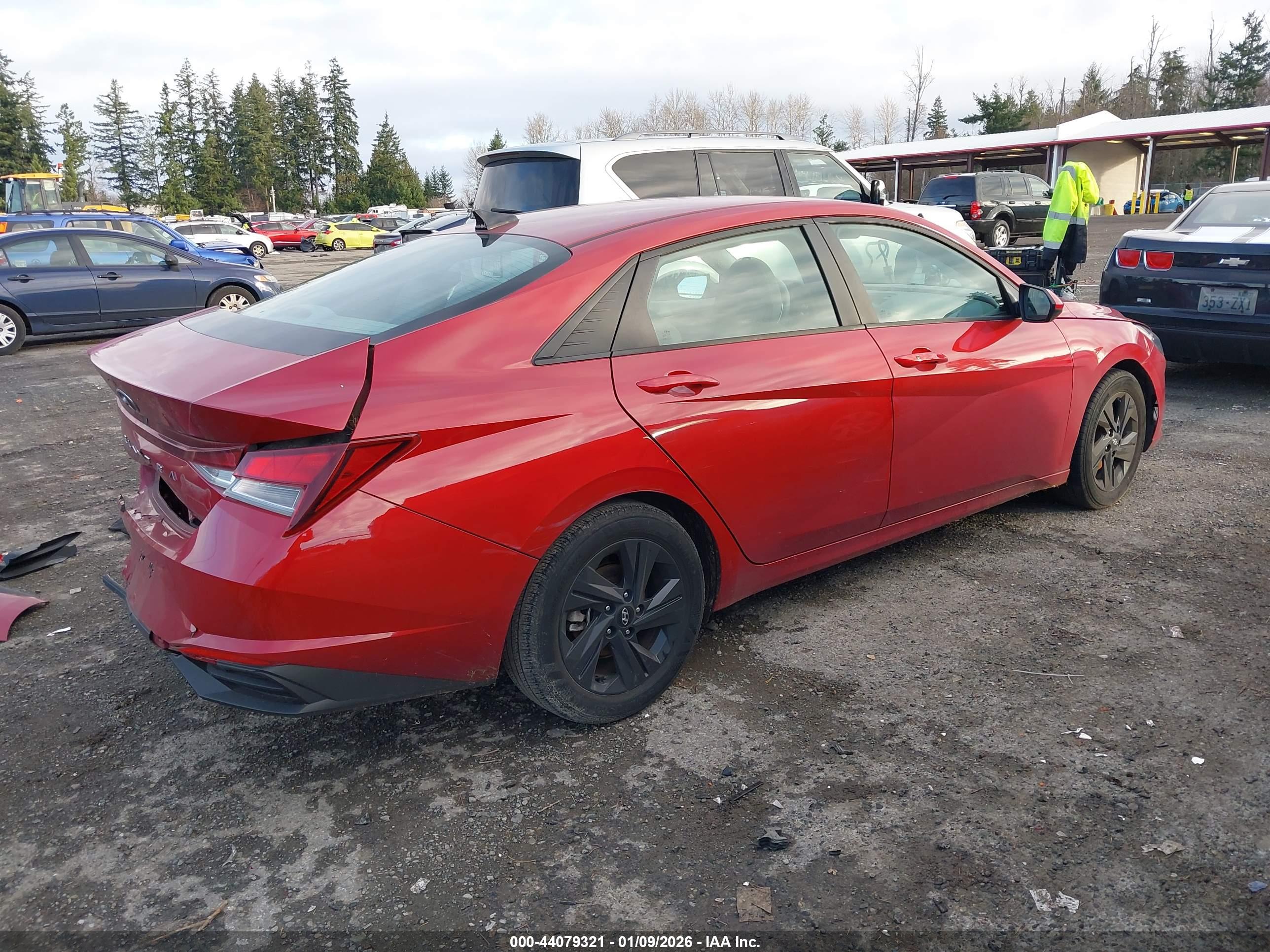 HYUNDAI ELANTRA image 4