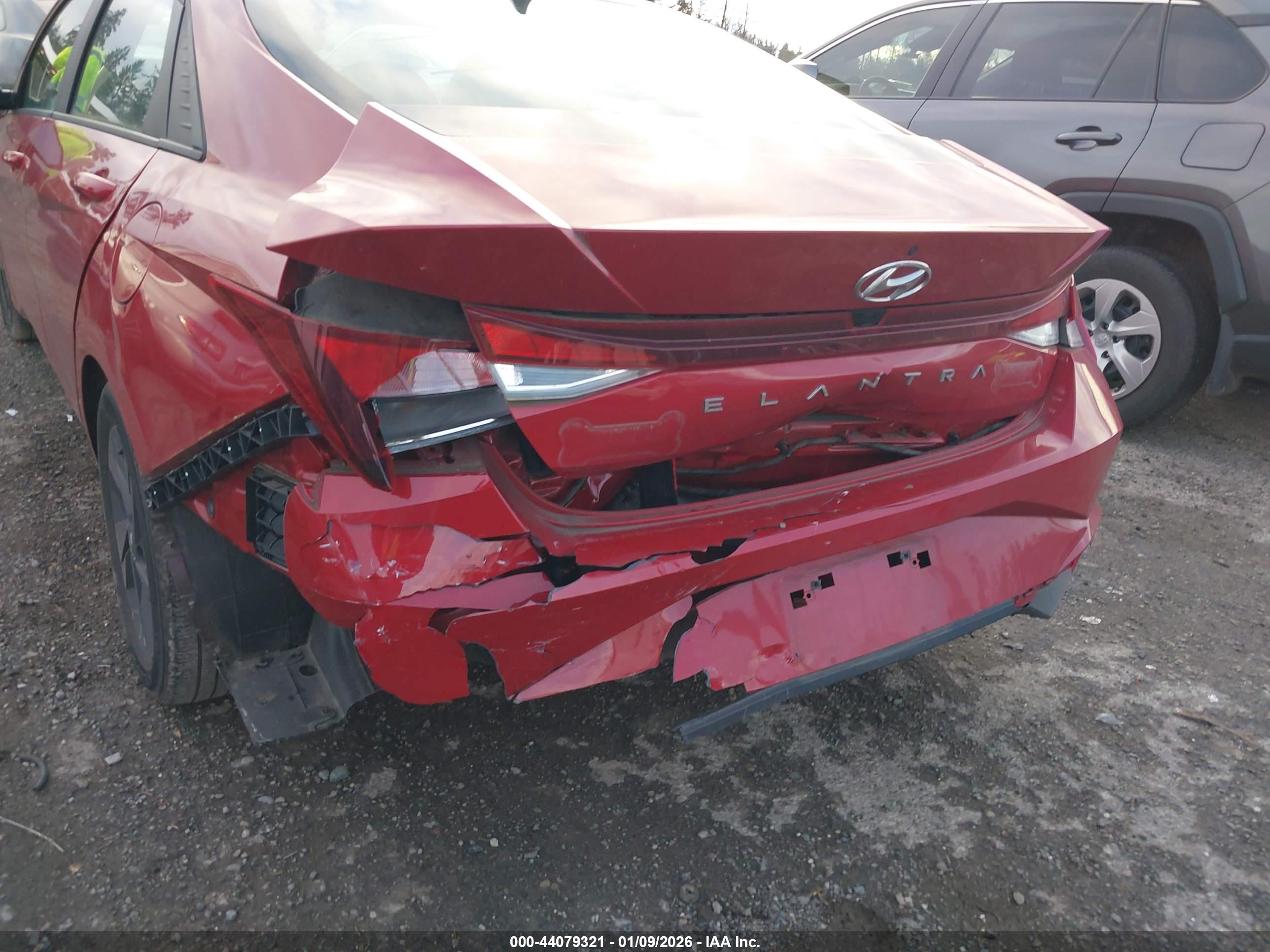 HYUNDAI ELANTRA image 6