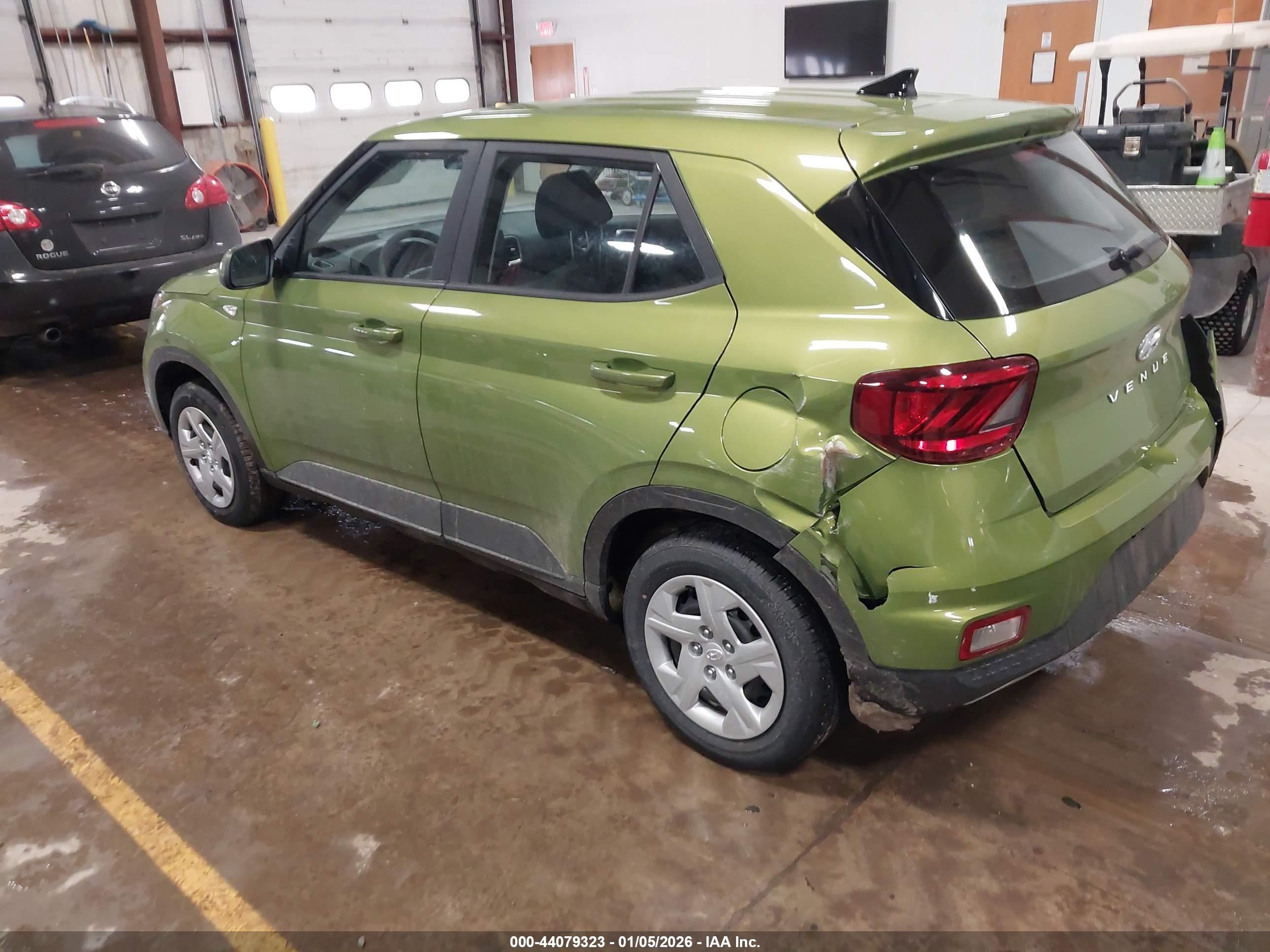 HYUNDAI VENUE image 3