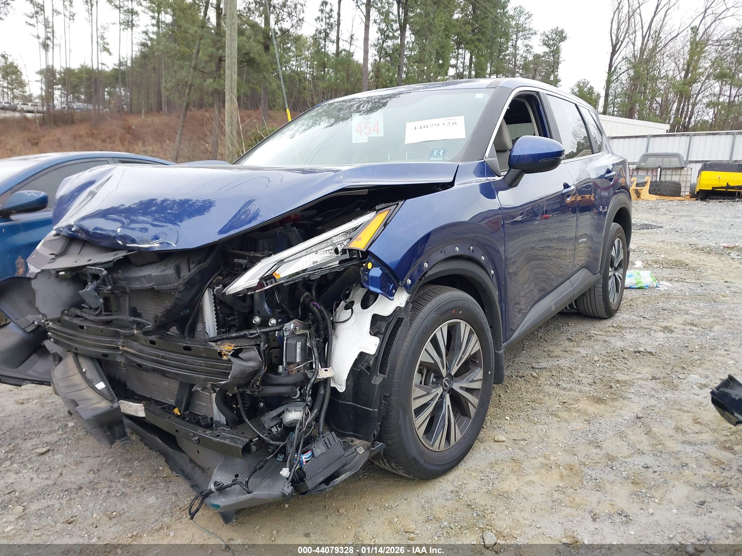 NISSAN ROGUE image 2