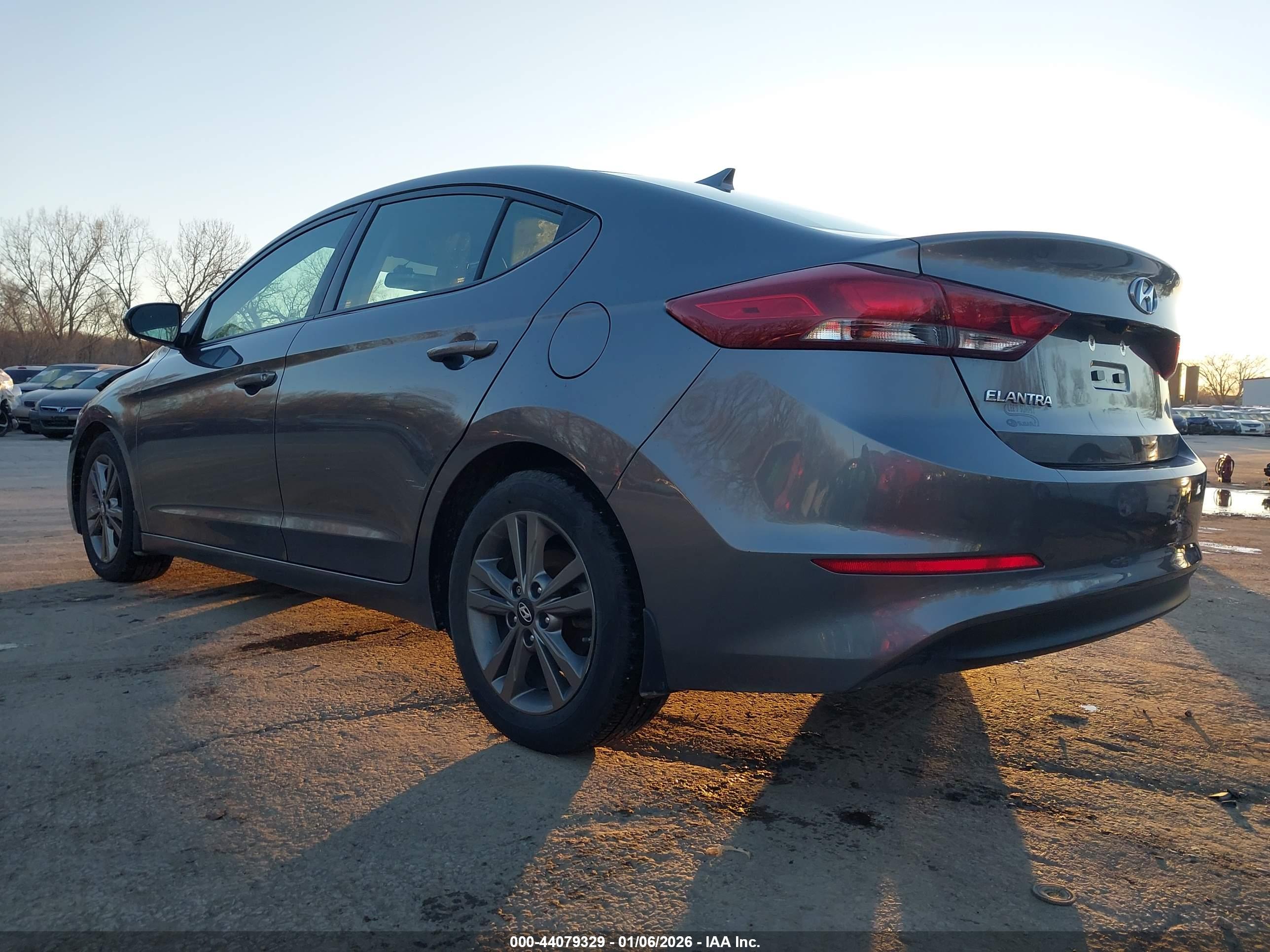 HYUNDAI ELANTRA image 3