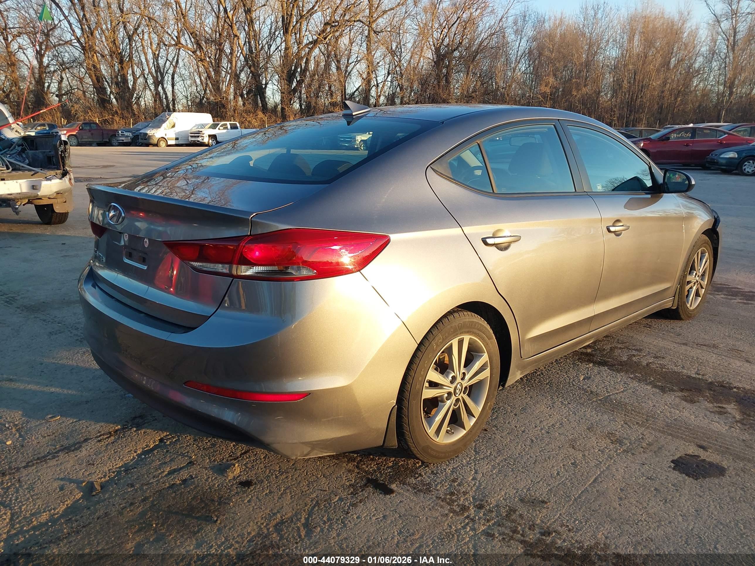 HYUNDAI ELANTRA image 4