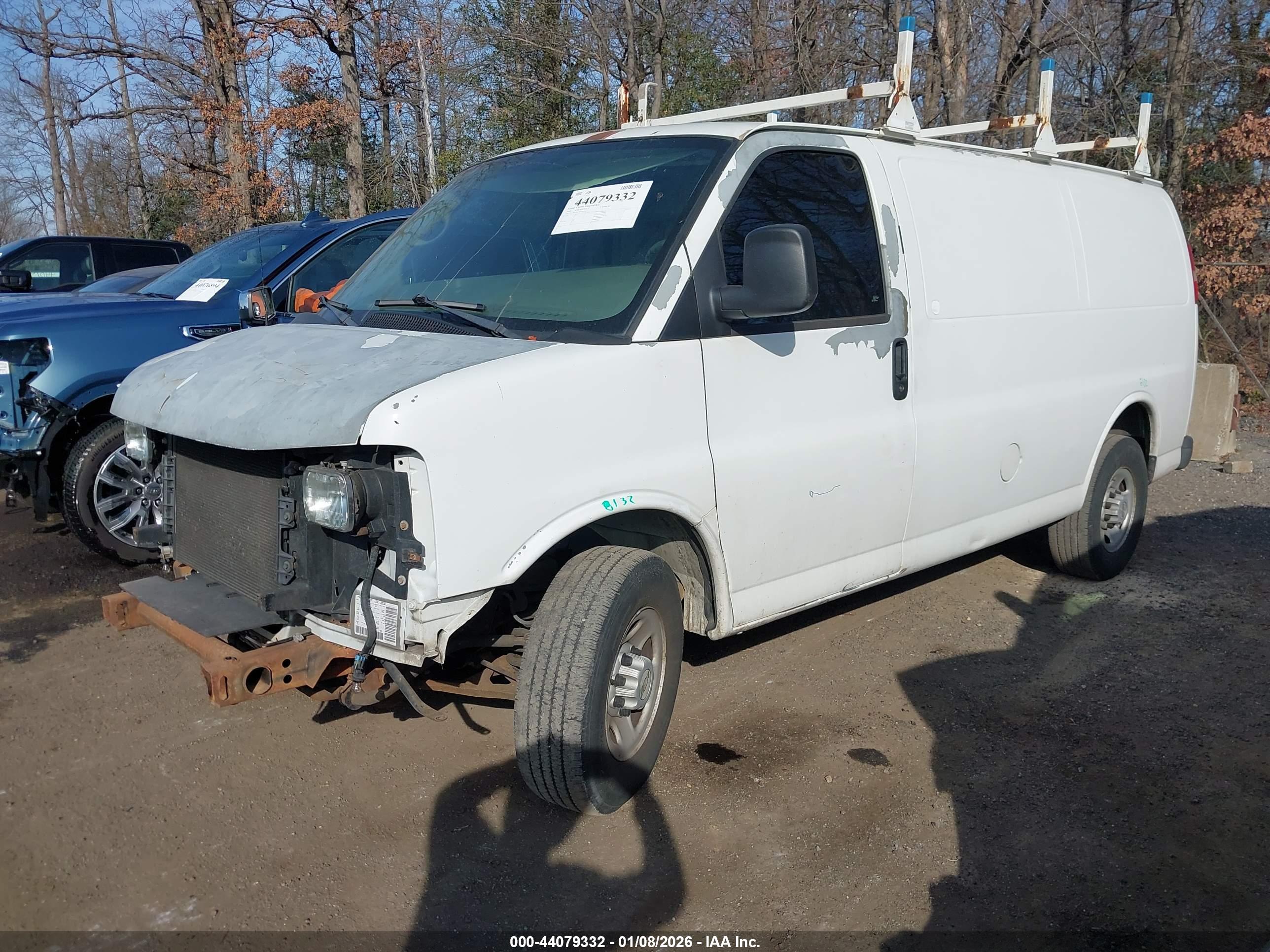 CHEVROLET EXPRESS image 2