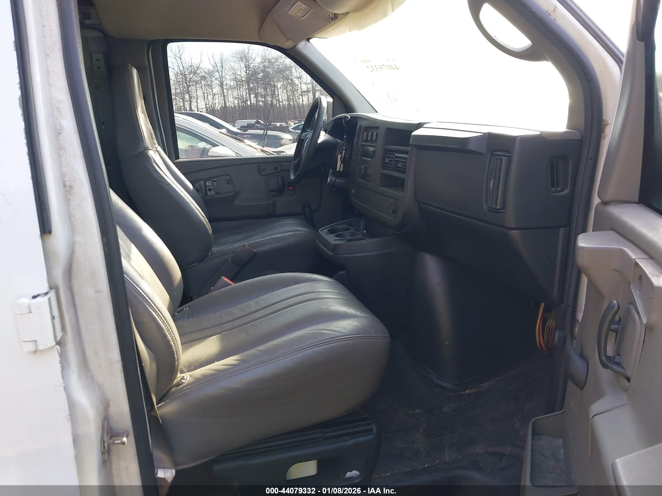 CHEVROLET EXPRESS image 5