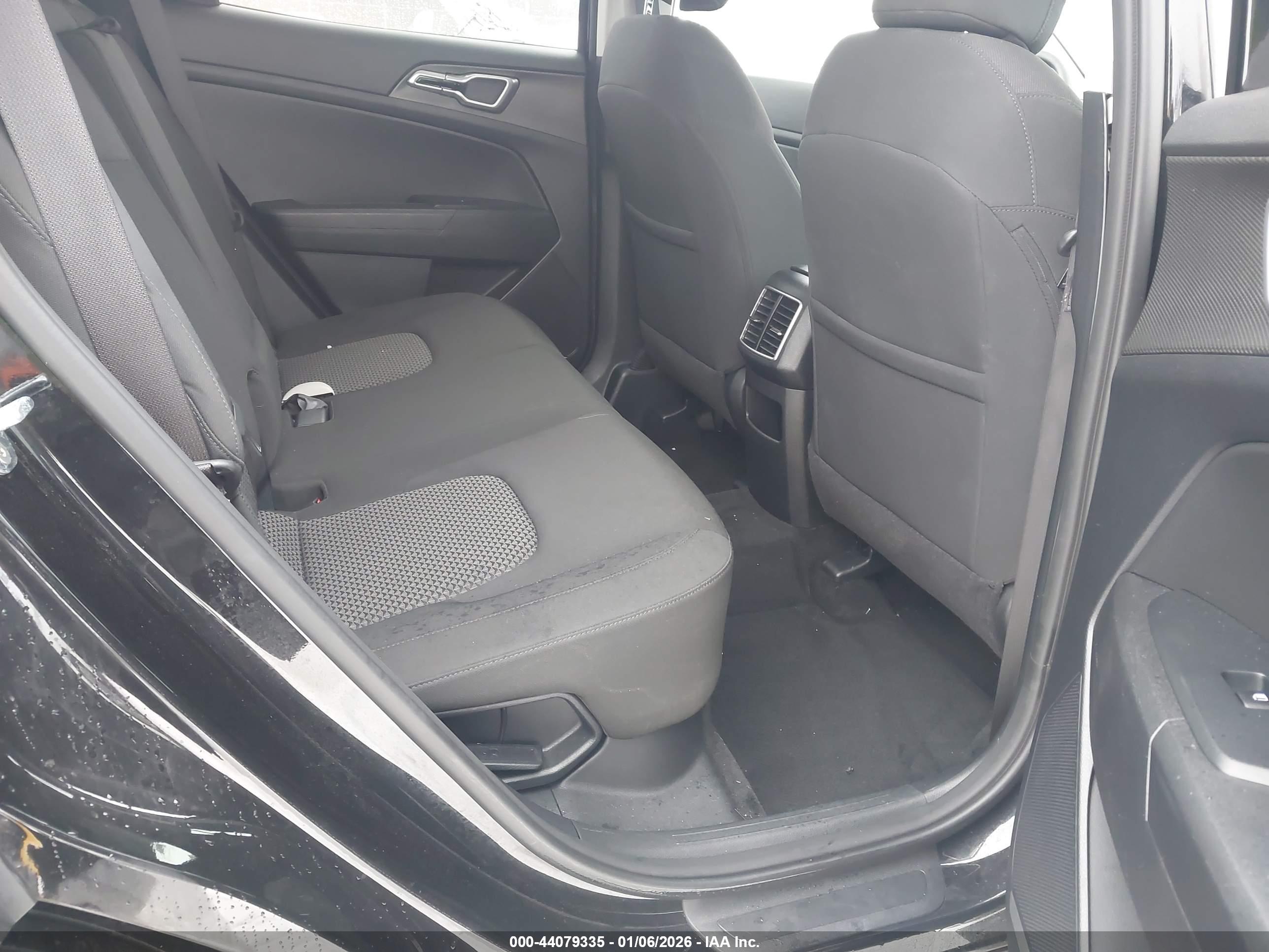 KIA SPORTAGE image 8