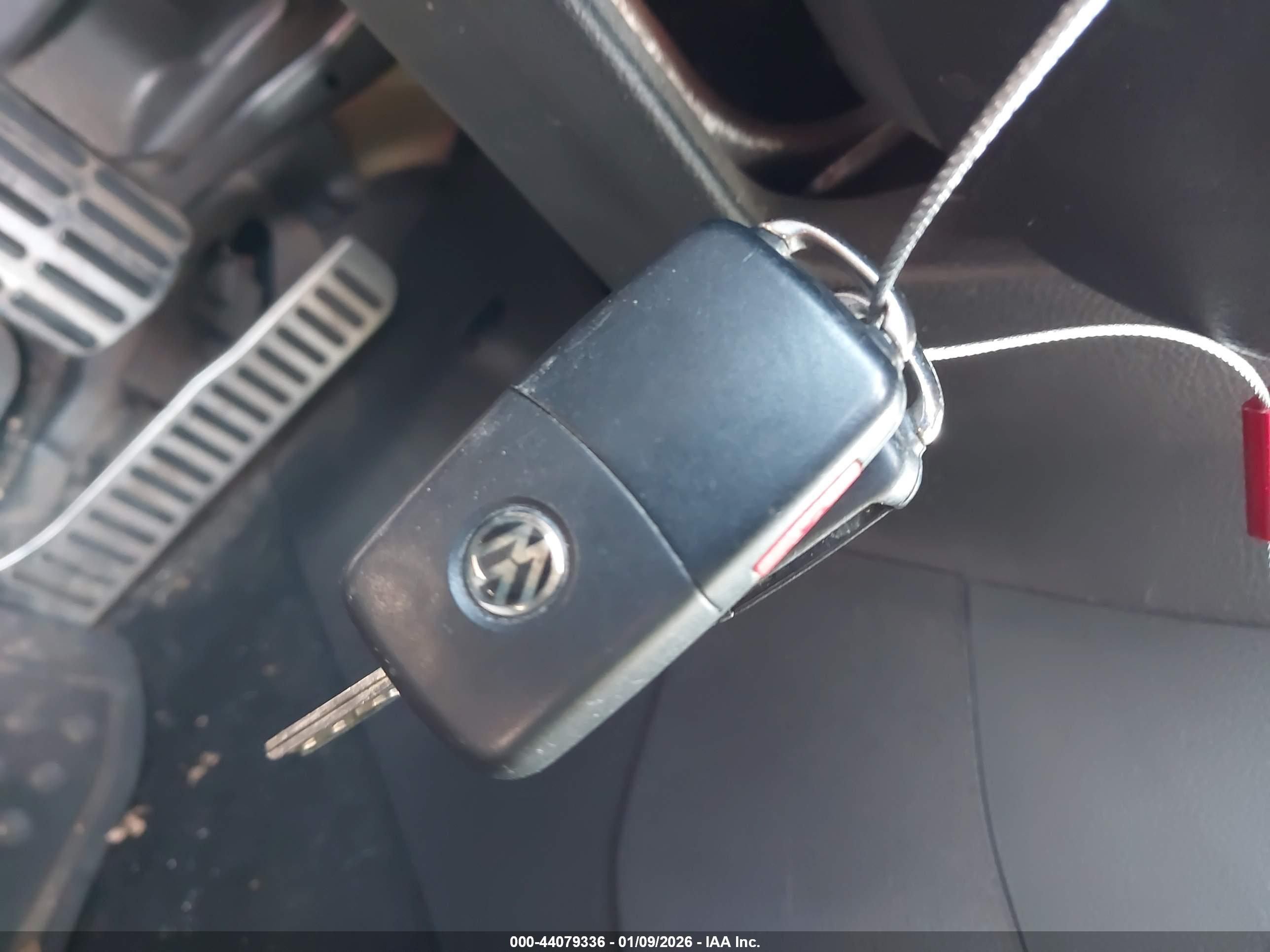 VOLKSWAGEN GTI image 11