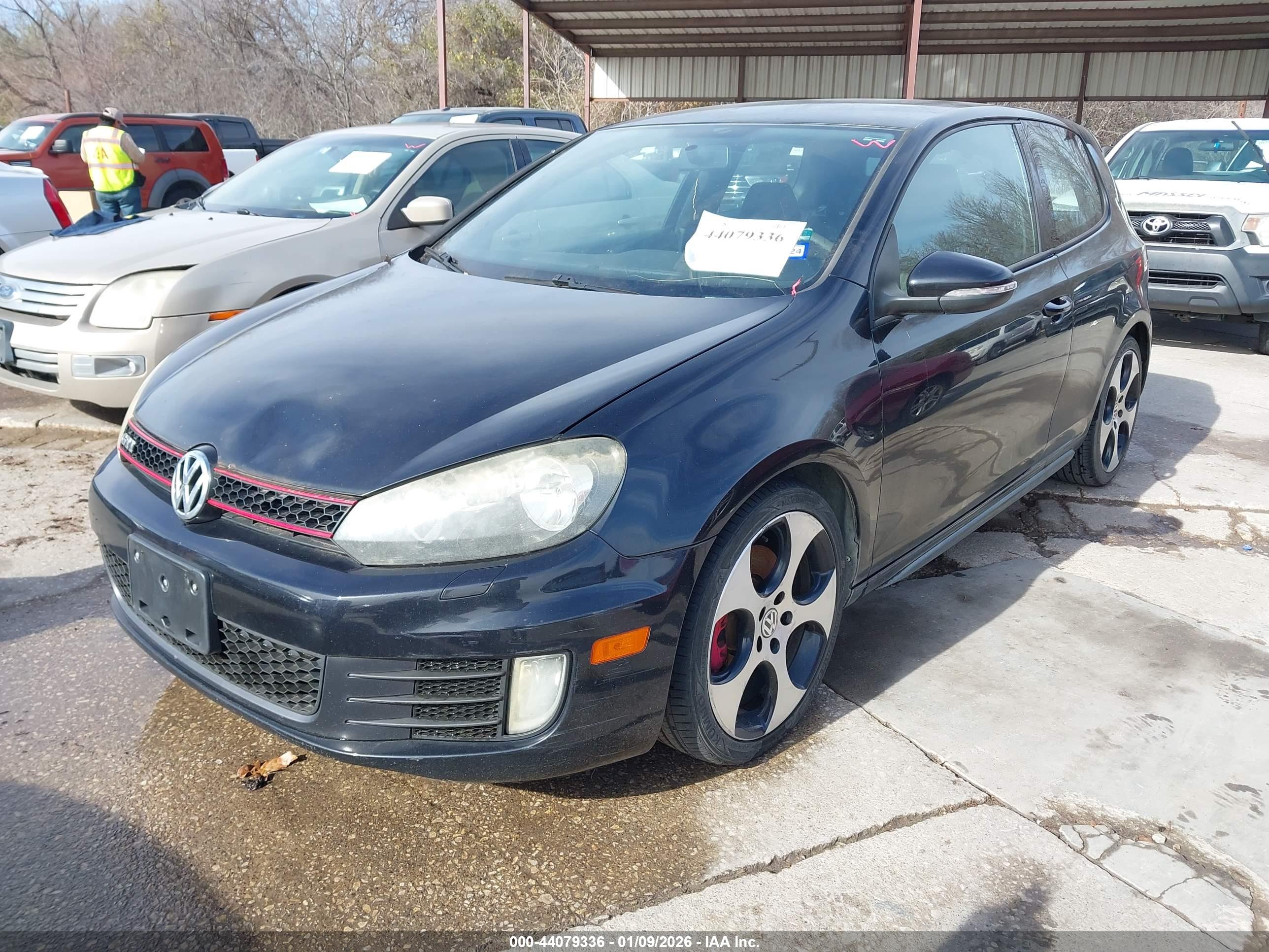 VOLKSWAGEN GTI image 2