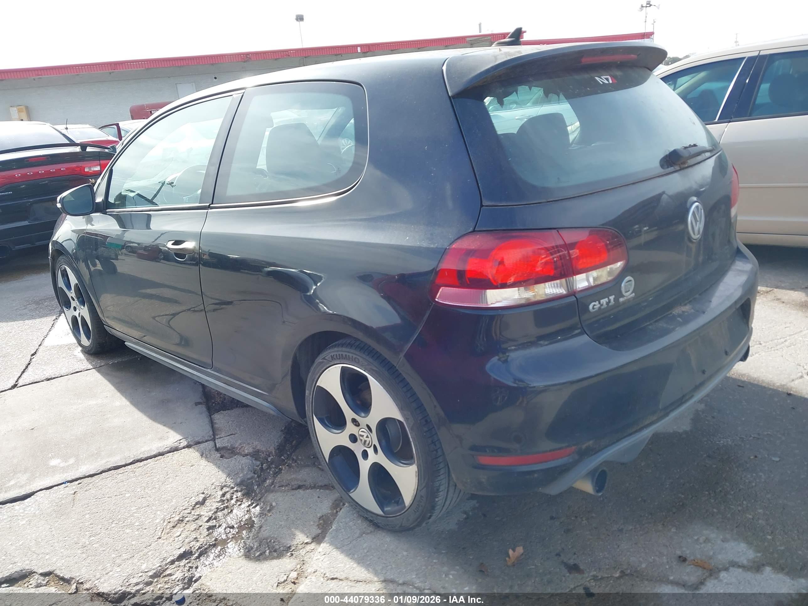 VOLKSWAGEN GTI image 3