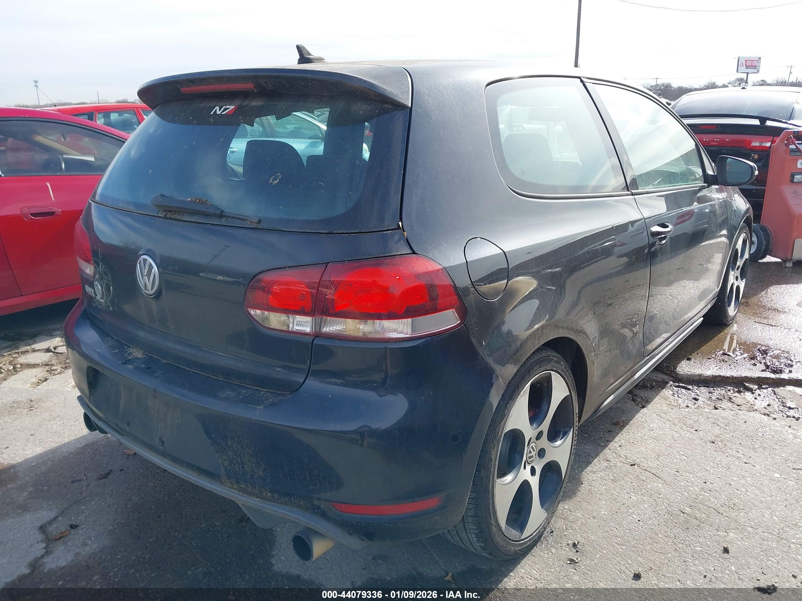 VOLKSWAGEN GTI image 4