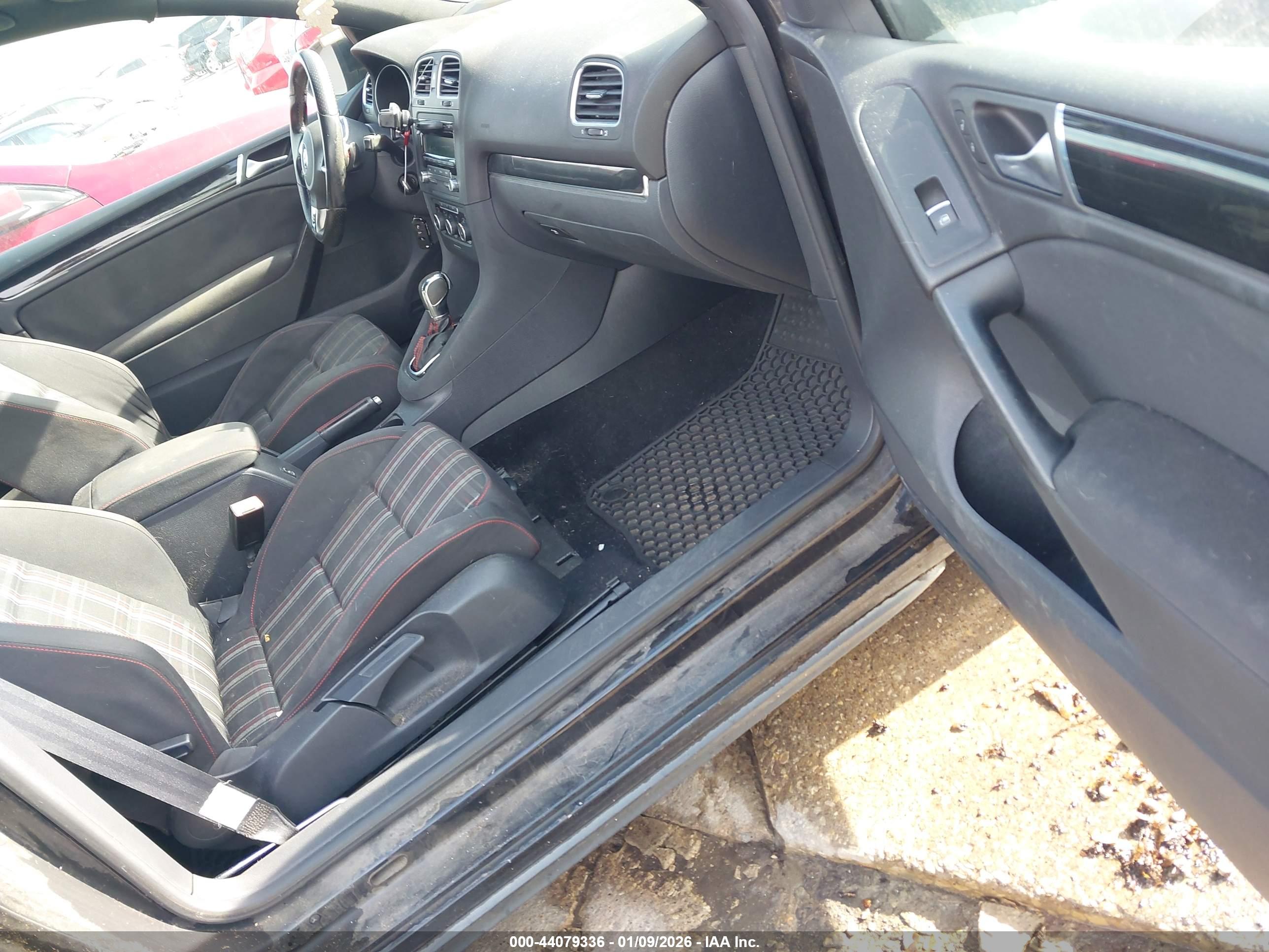 VOLKSWAGEN GTI image 5