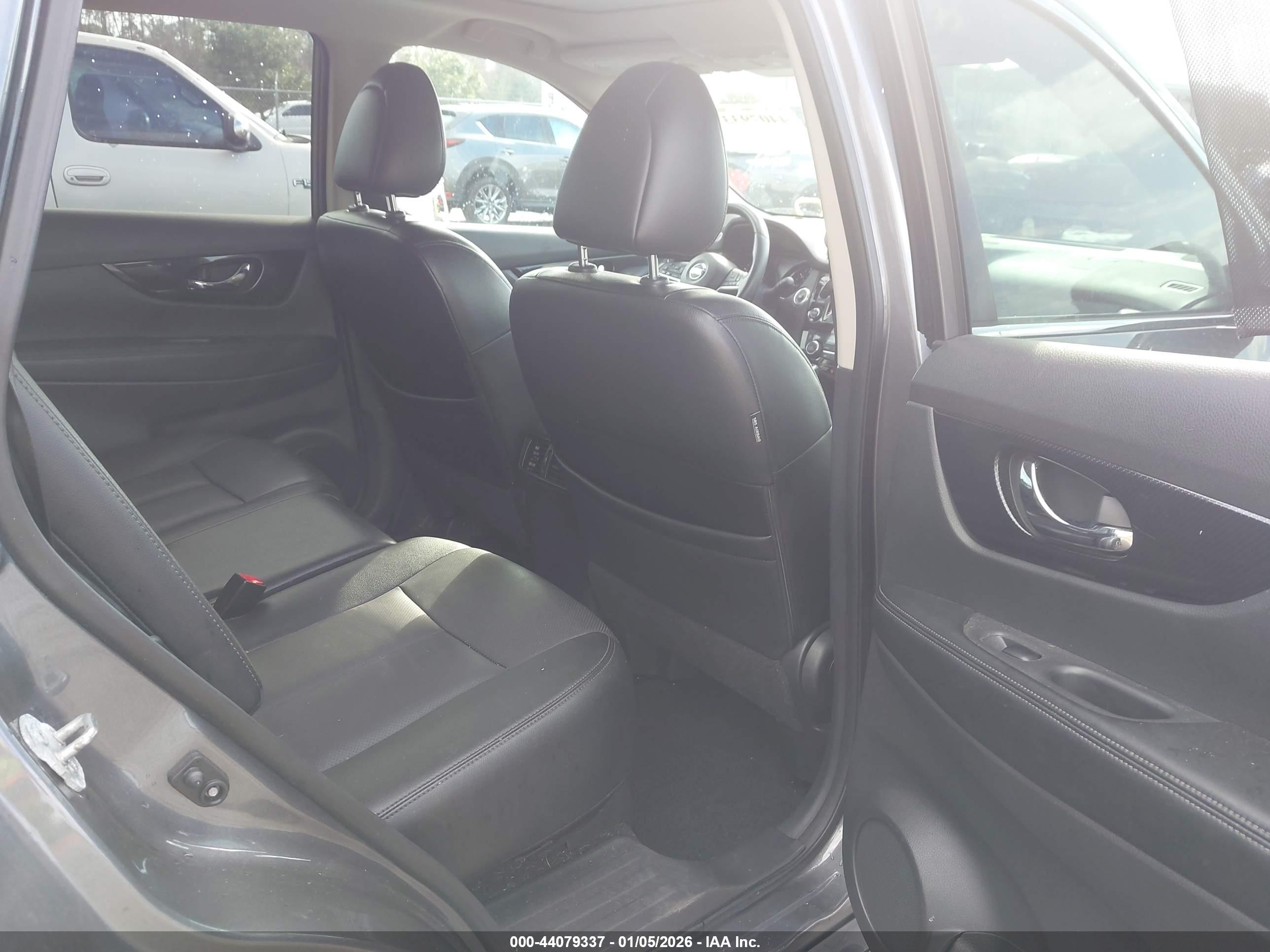 NISSAN ROGUE image 8
