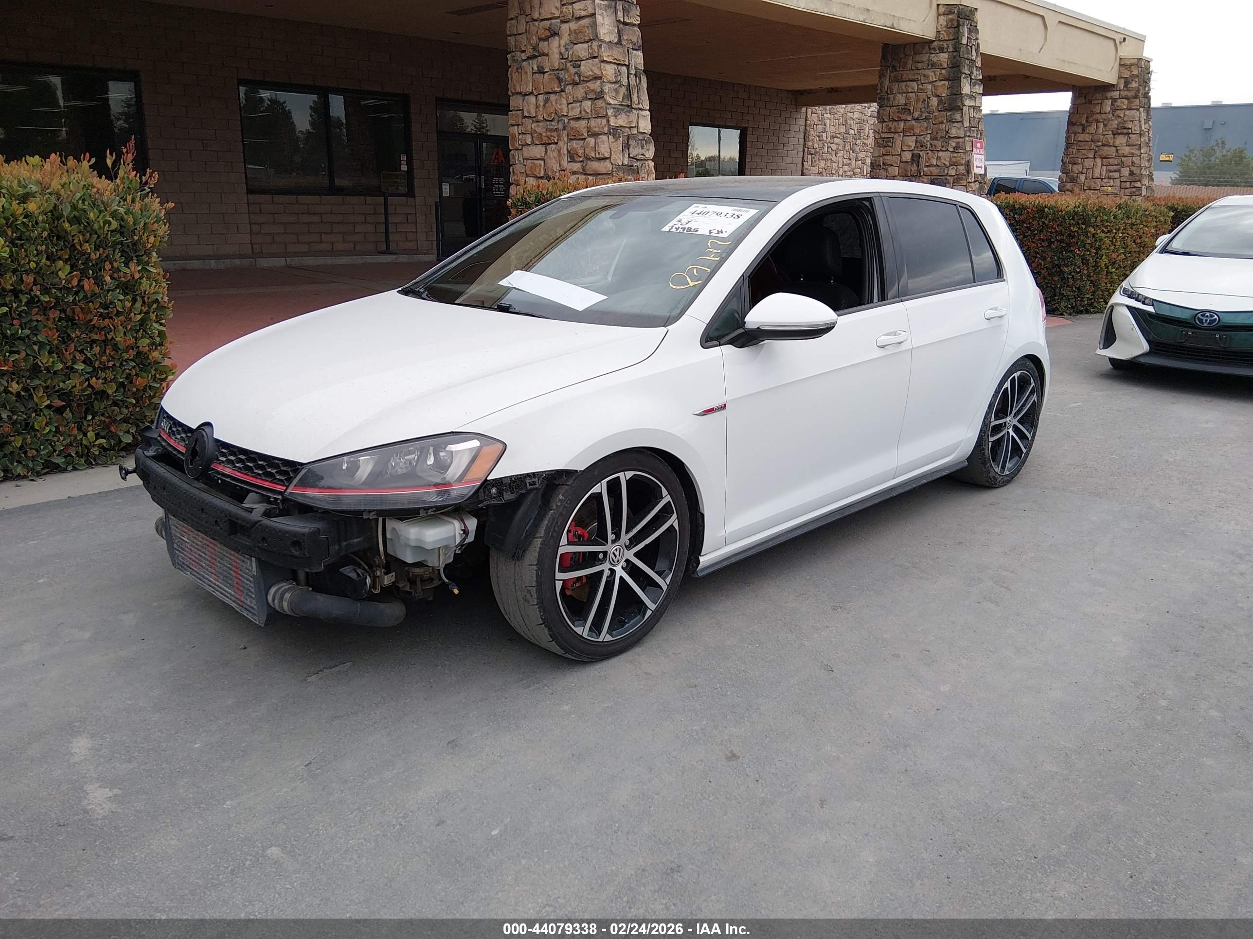VOLKSWAGEN GOLF image 2