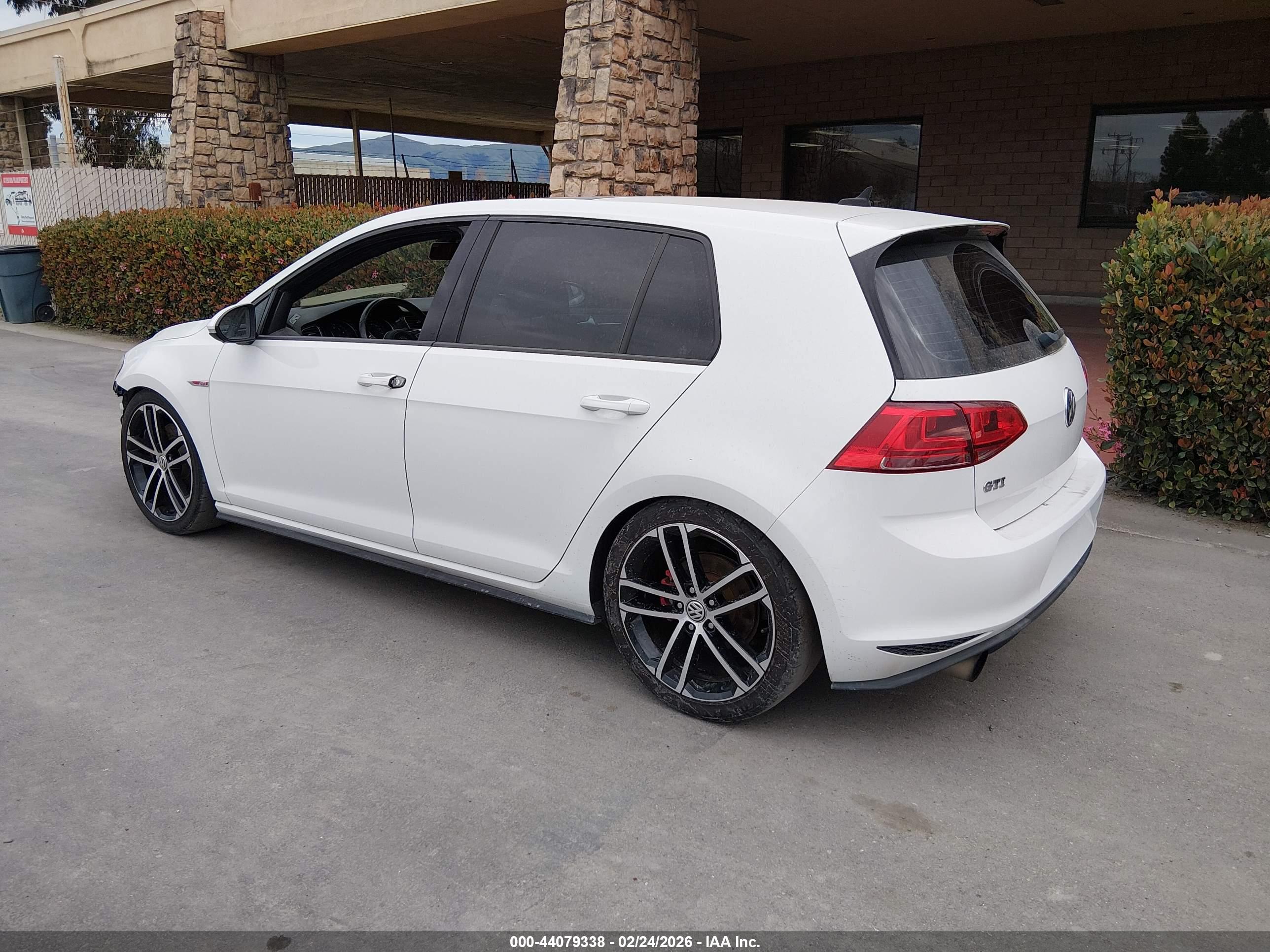 VOLKSWAGEN GOLF image 3