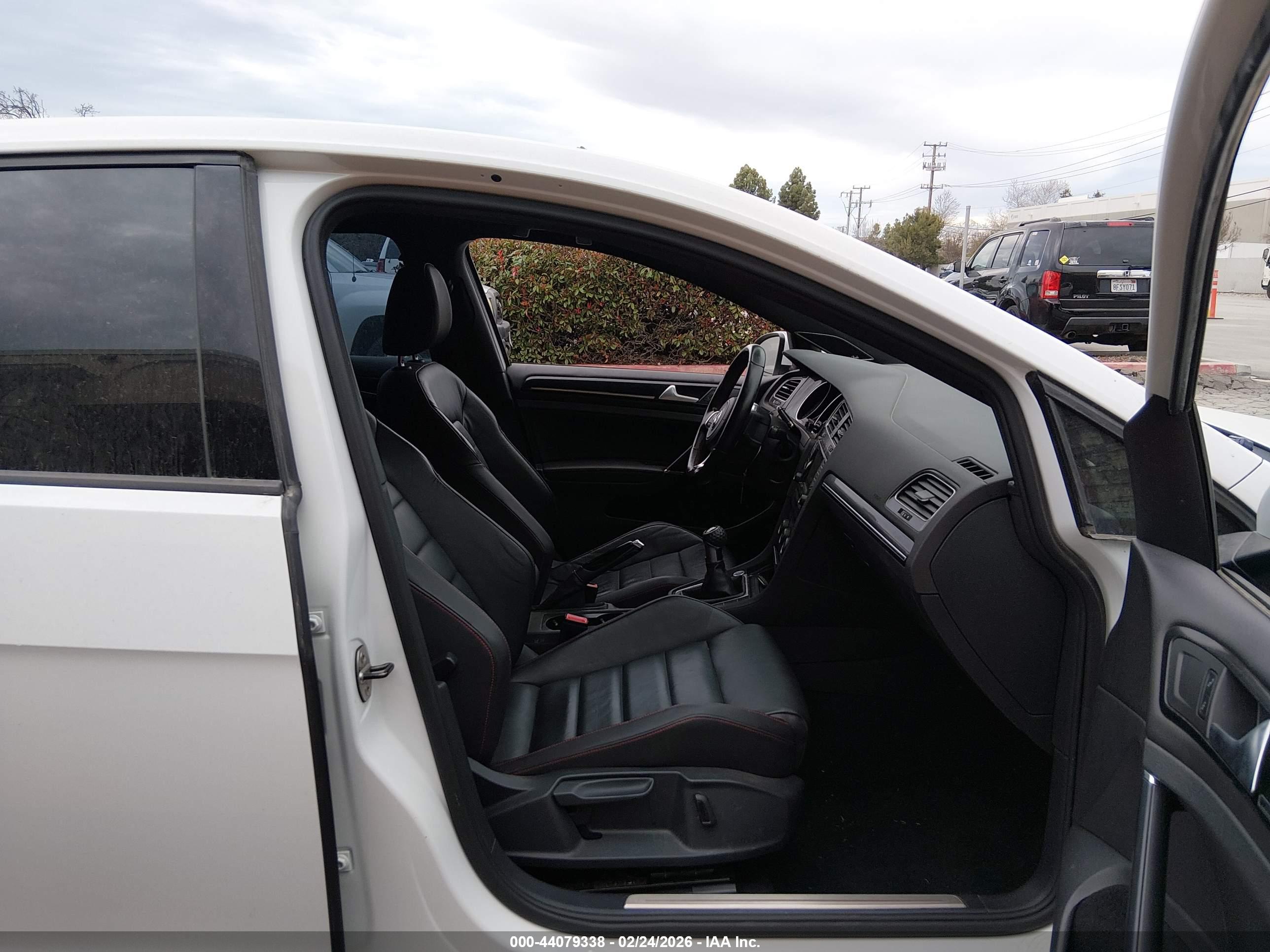 VOLKSWAGEN GOLF image 5