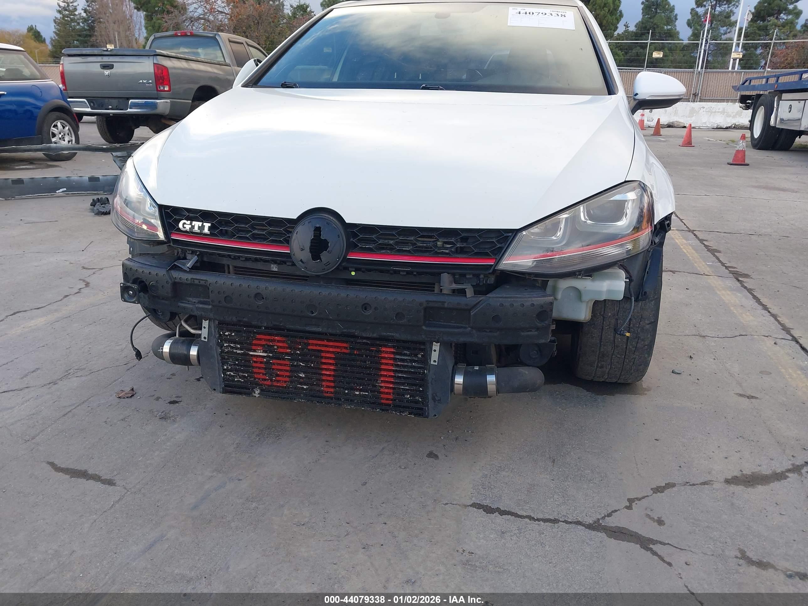 VOLKSWAGEN GOLF image 6