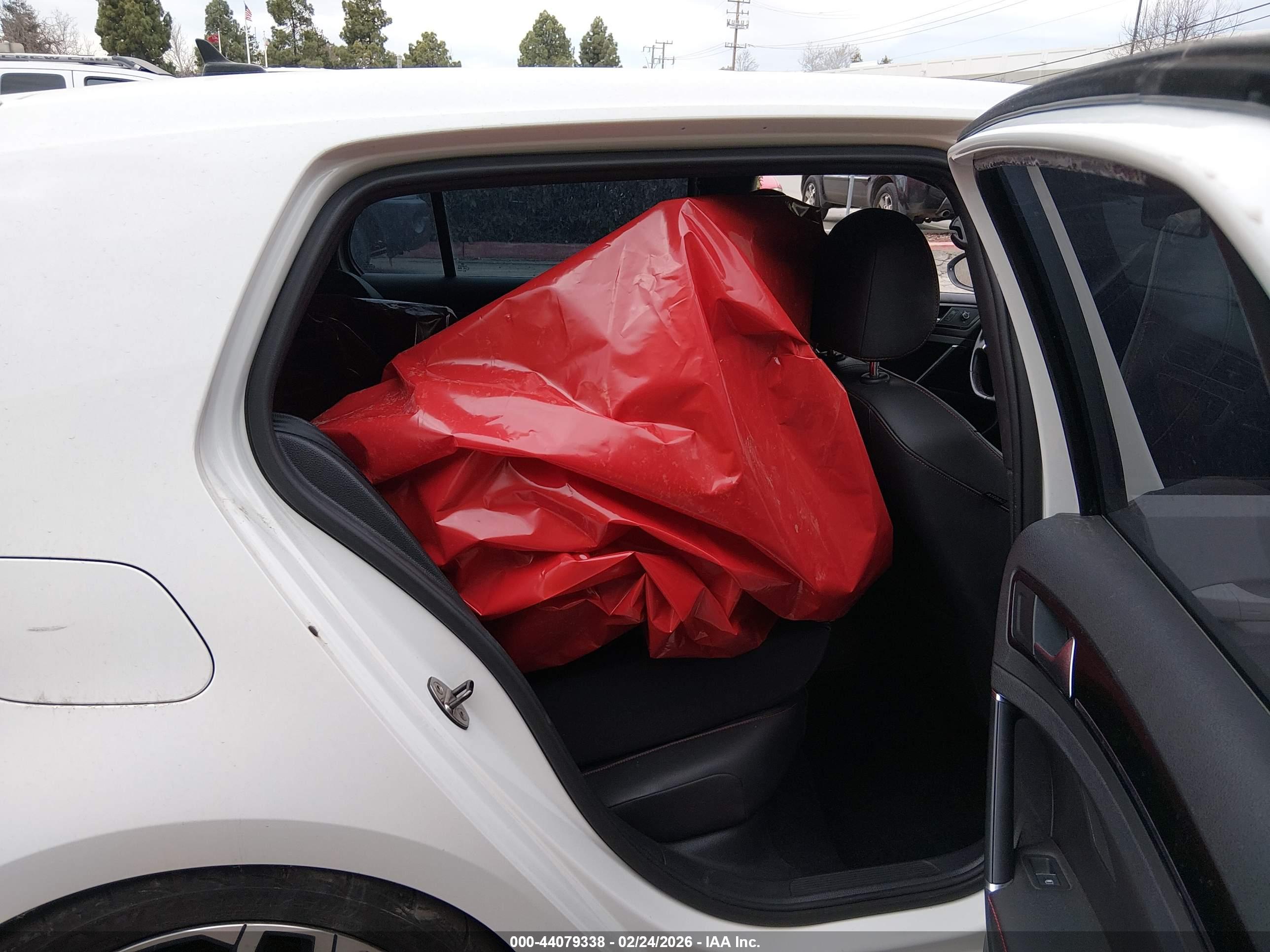 VOLKSWAGEN GOLF image 8