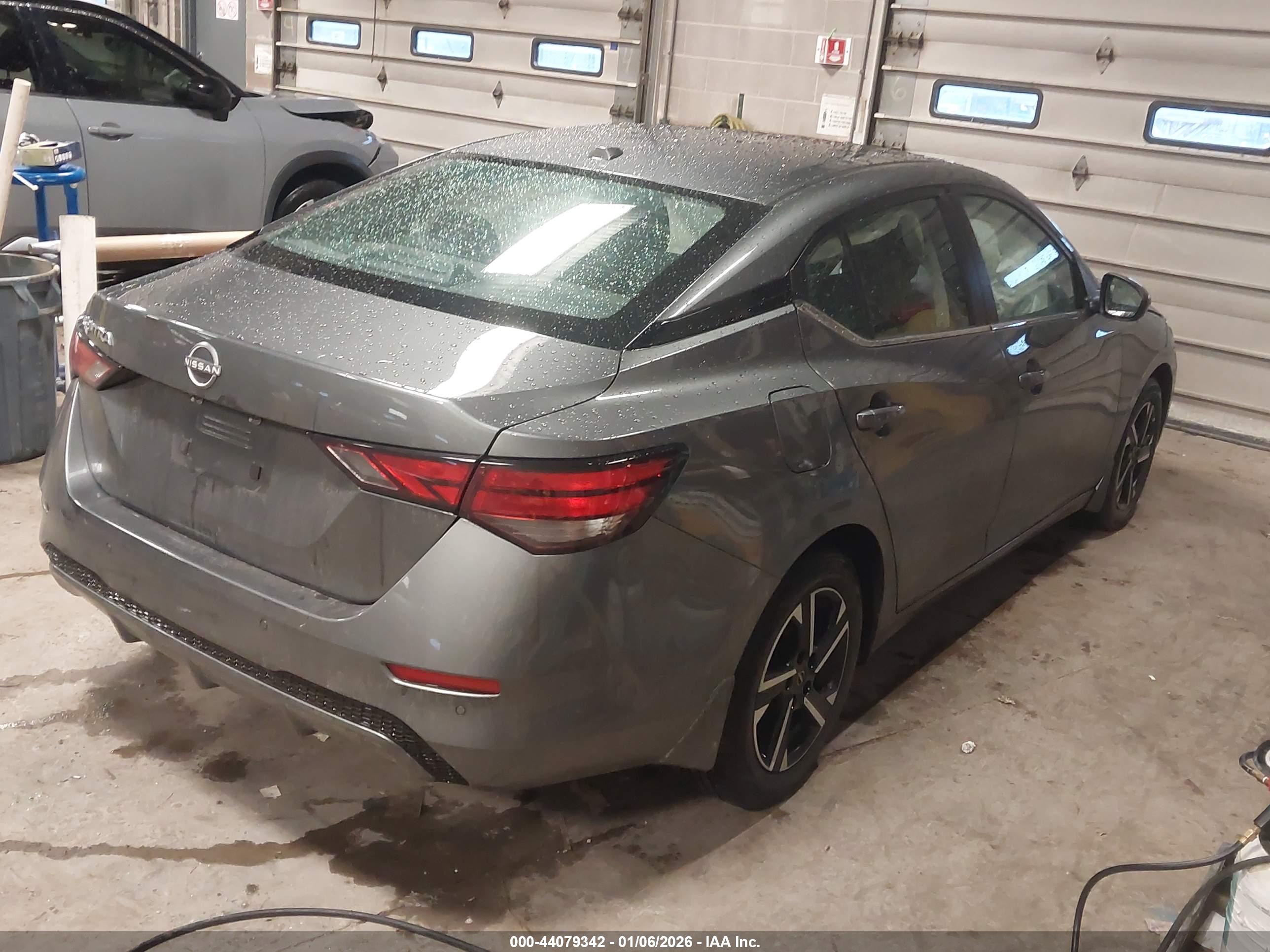 NISSAN SENTRA image 4