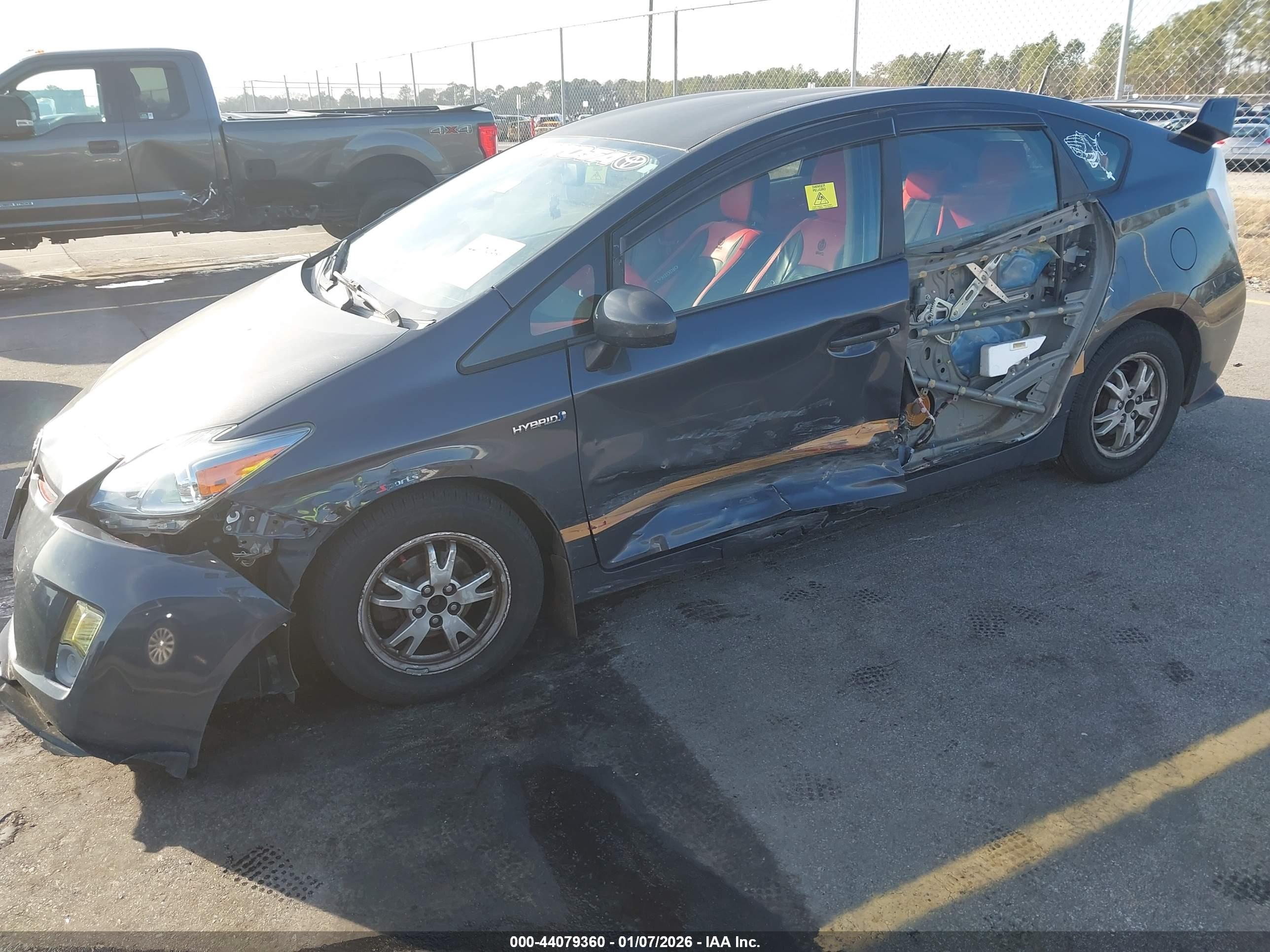 TOYOTA PRIUS image 6