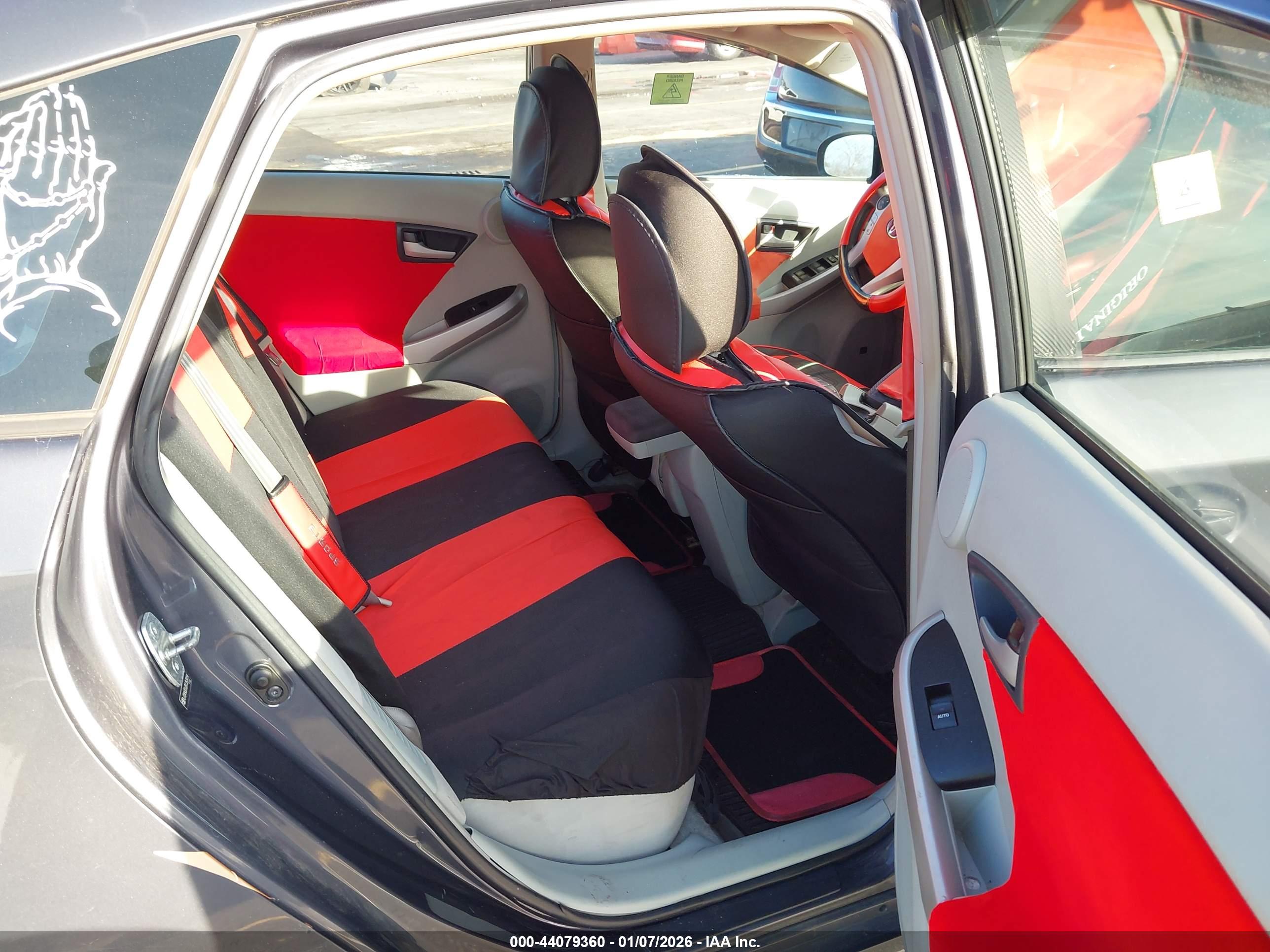 TOYOTA PRIUS image 8