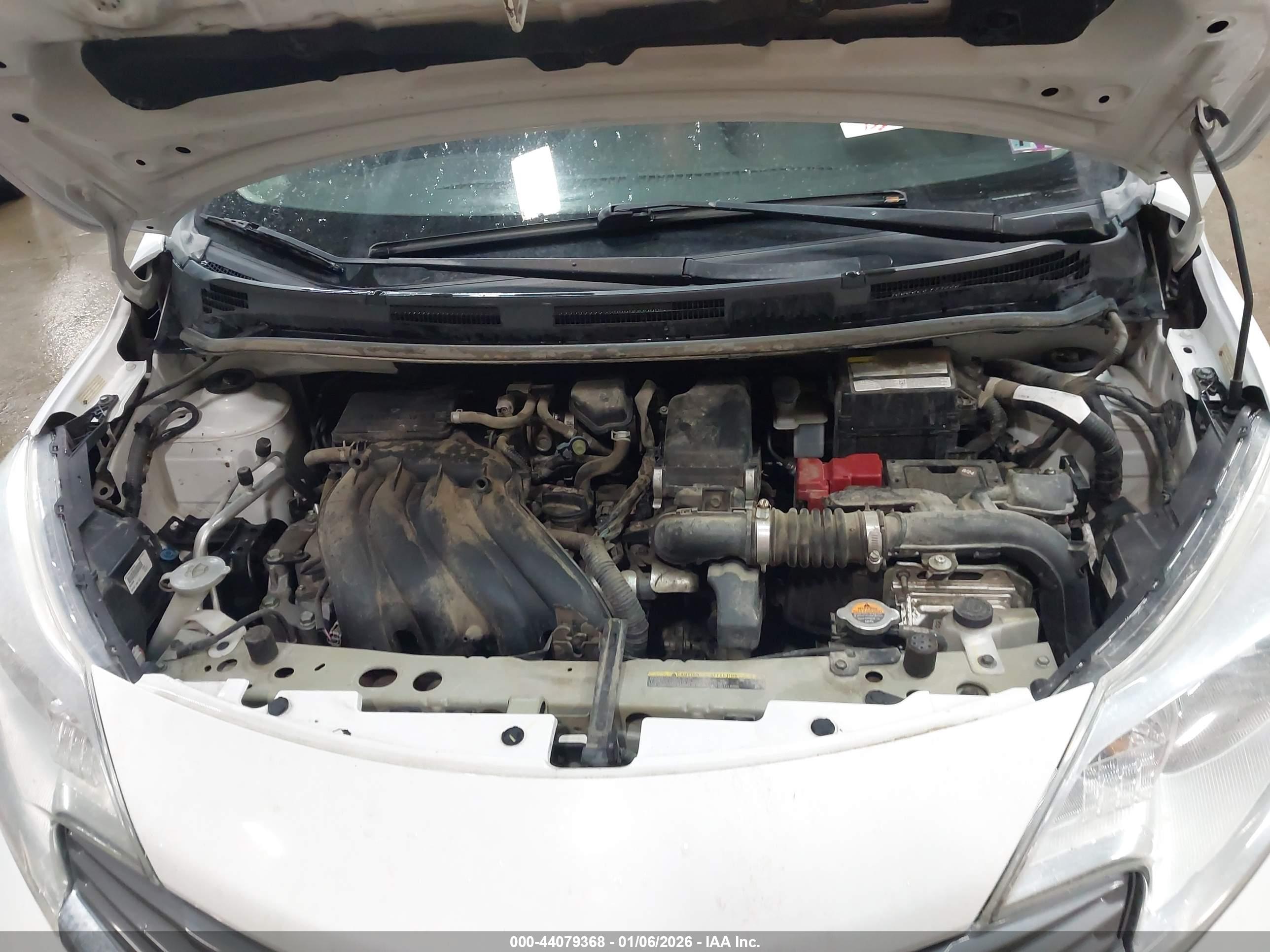 NISSAN VERSA image 10