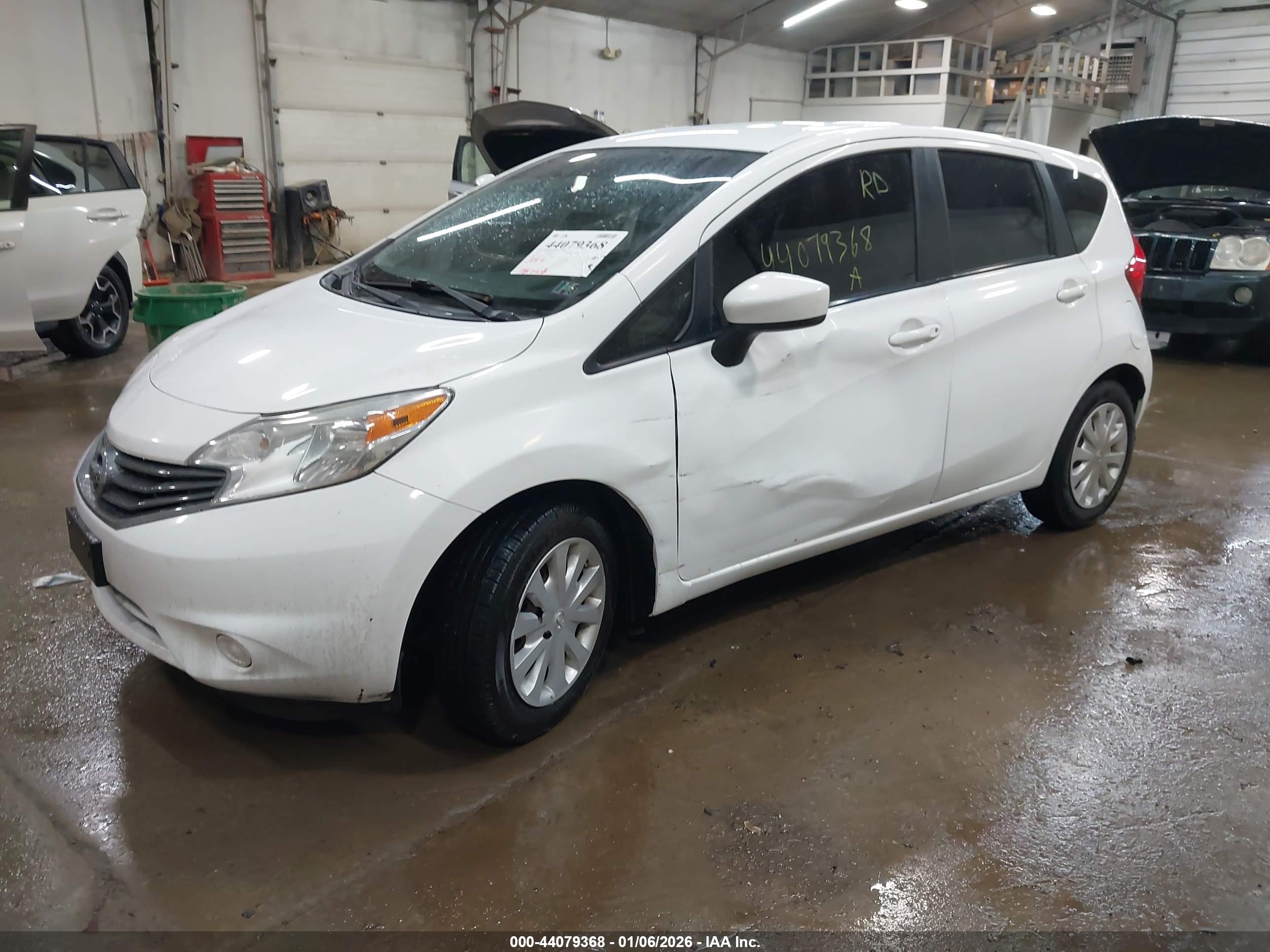 NISSAN VERSA image 2