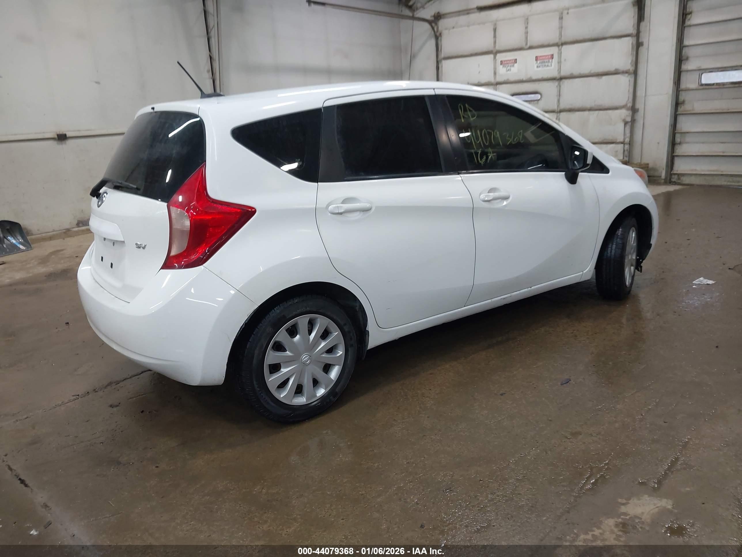 NISSAN VERSA image 4