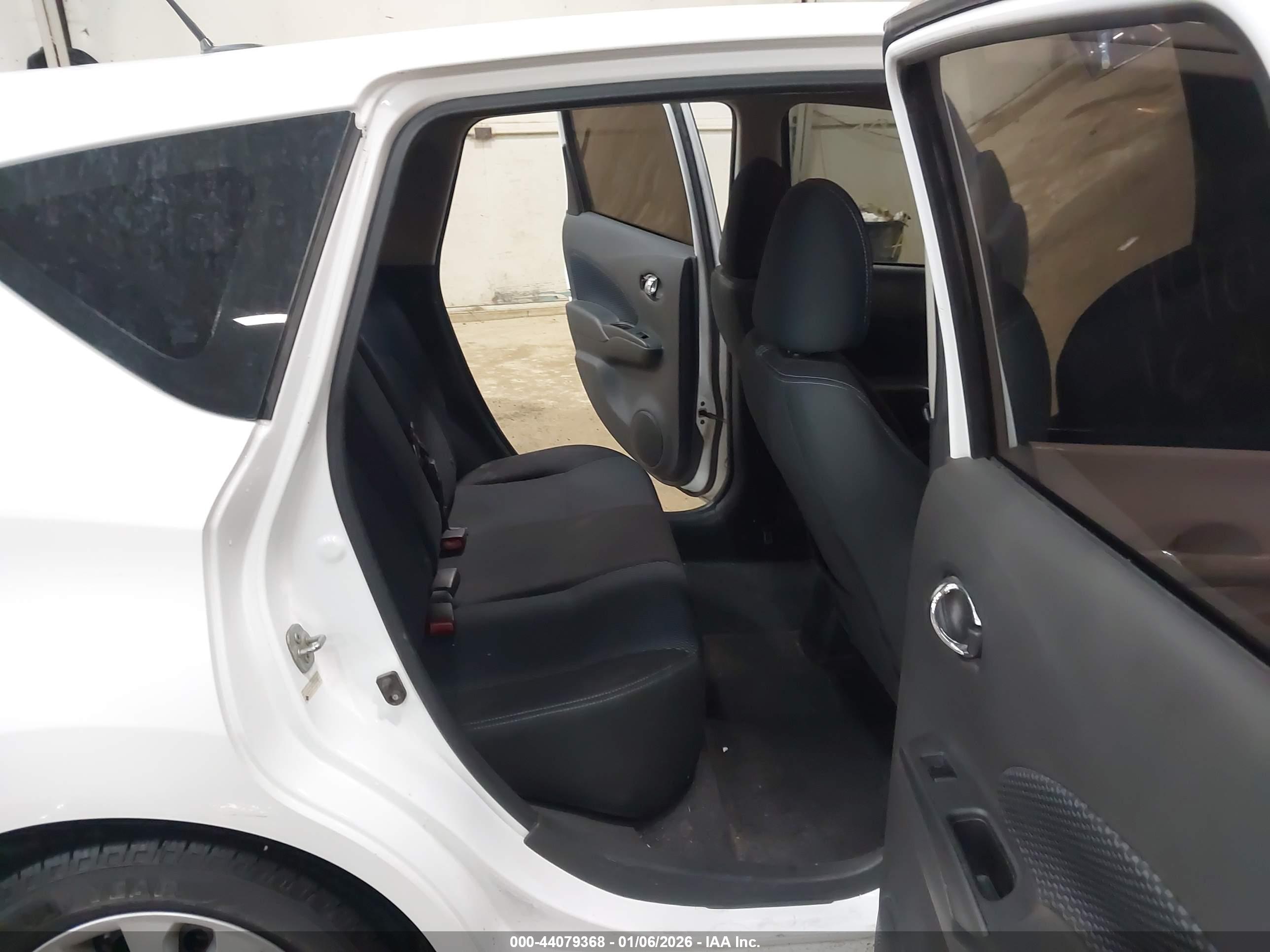 NISSAN VERSA image 8