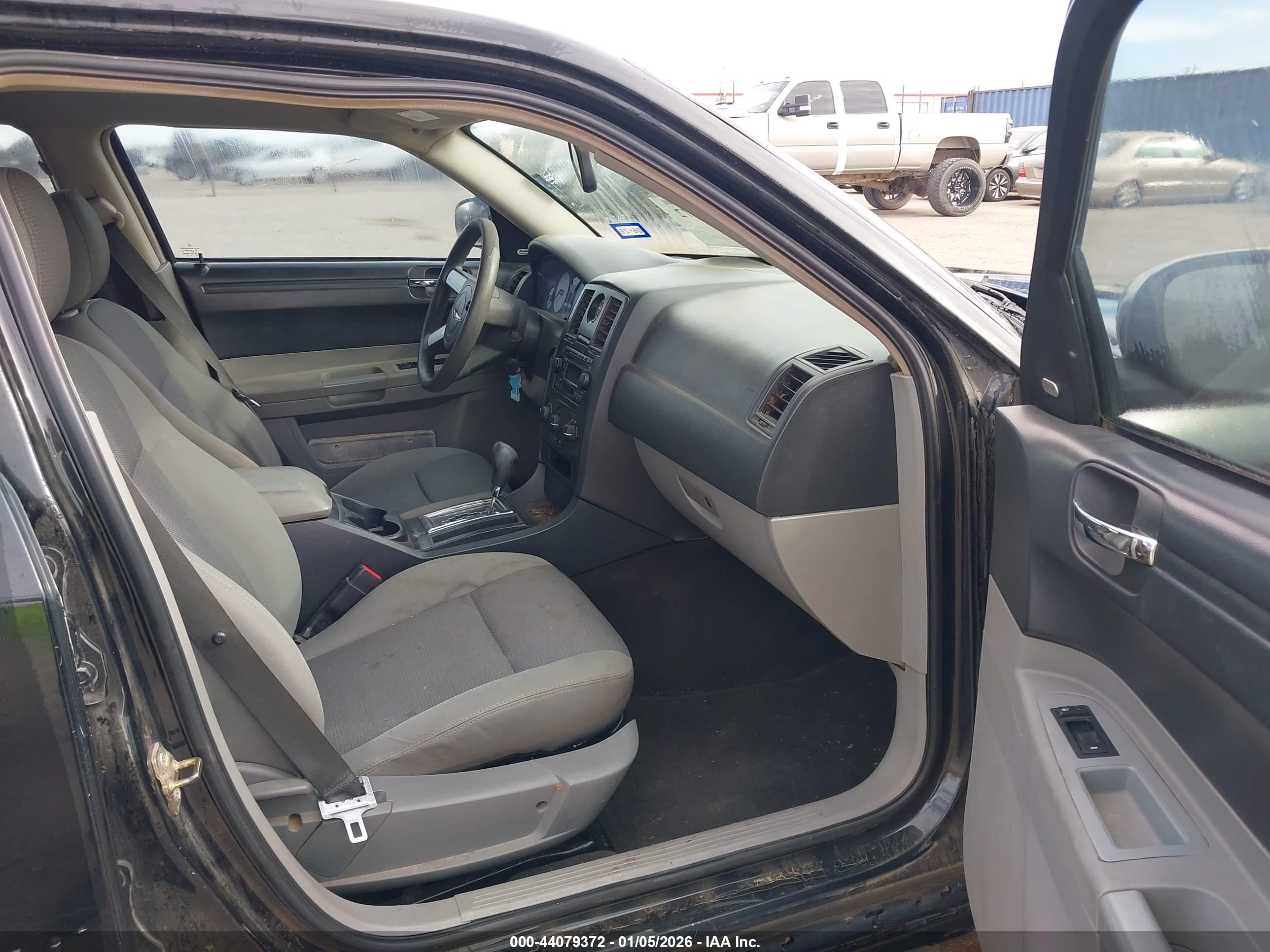 CHRYSLER 300 image 5
