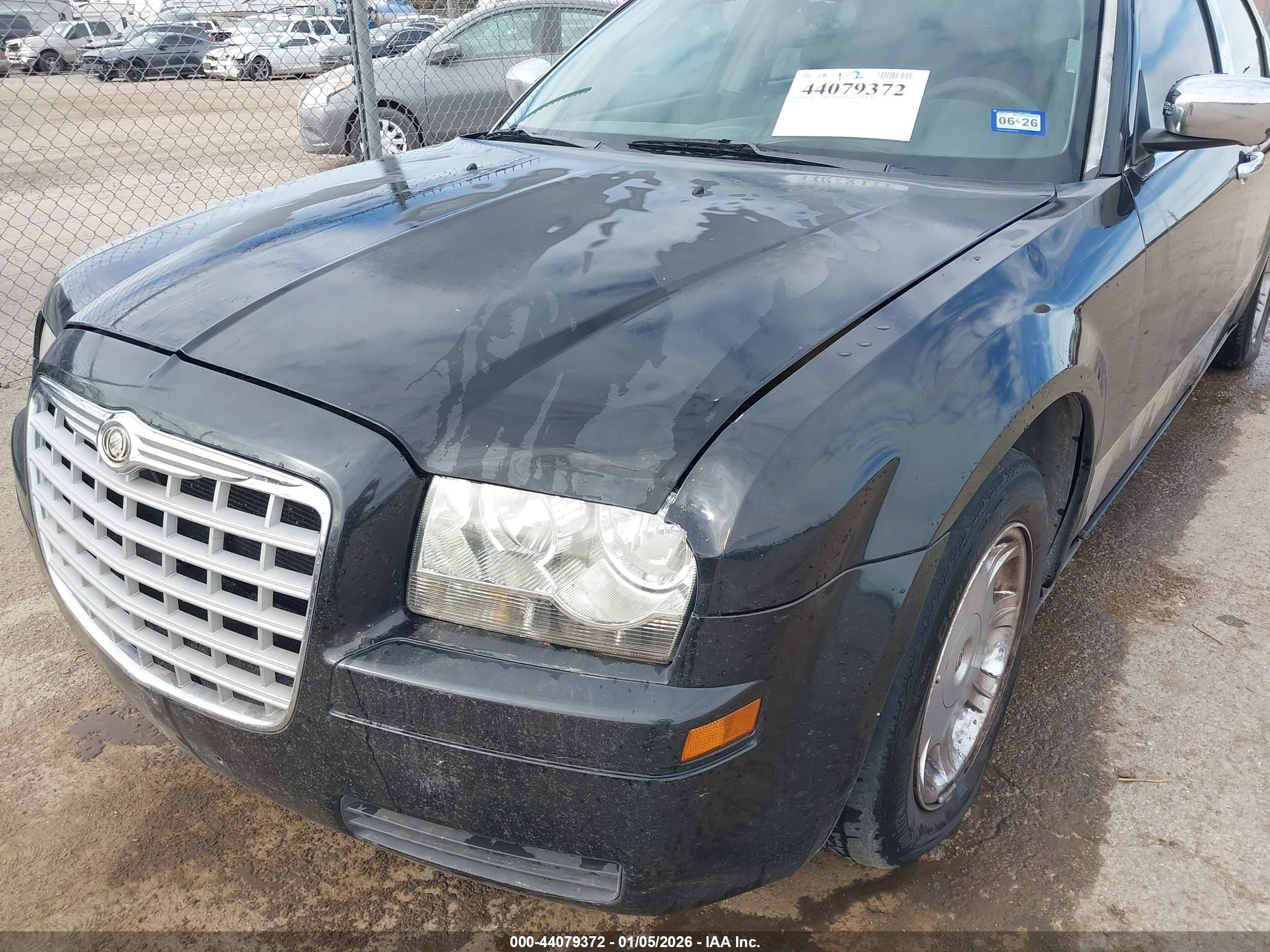 CHRYSLER 300 image 6