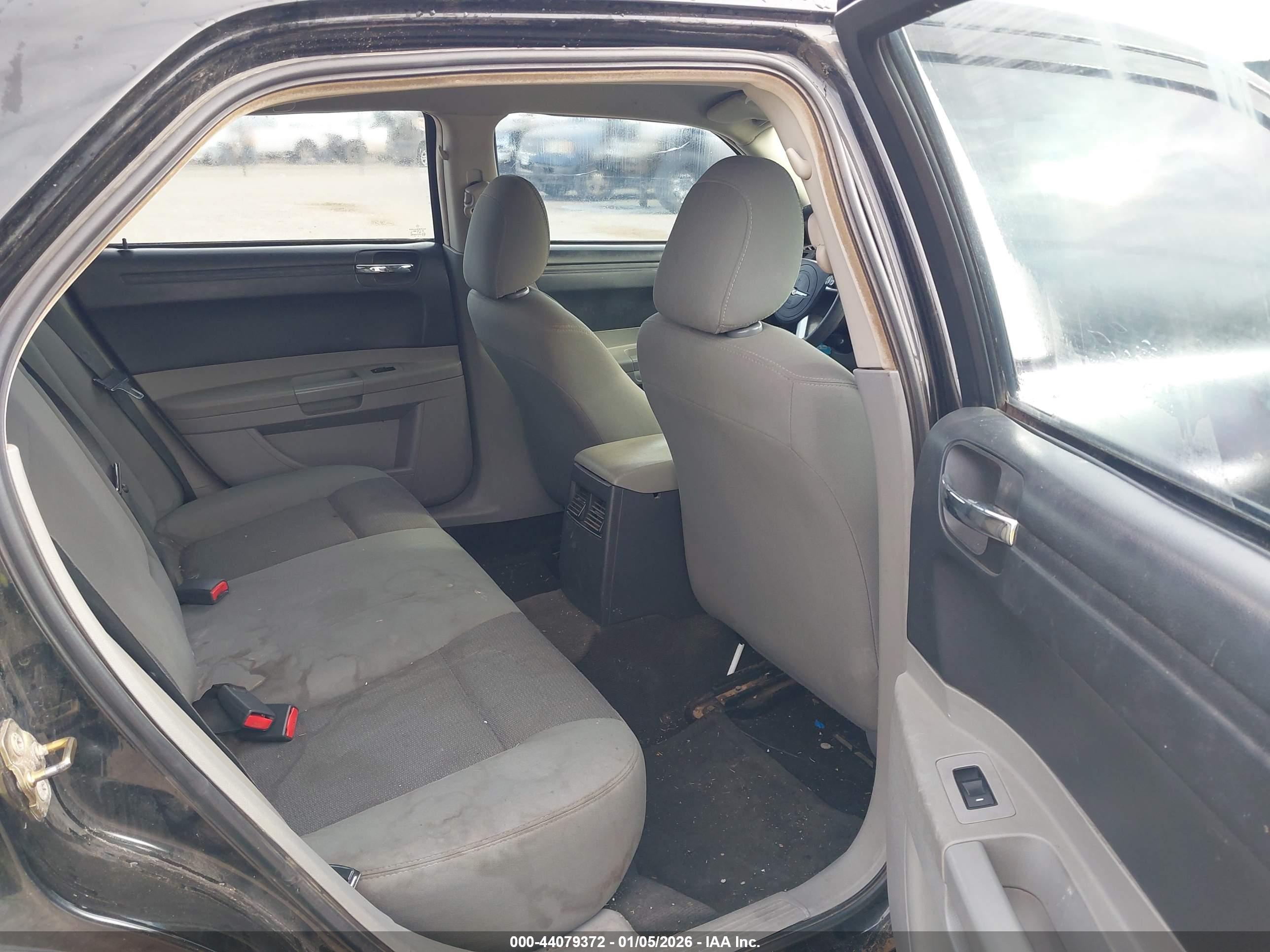CHRYSLER 300 image 8