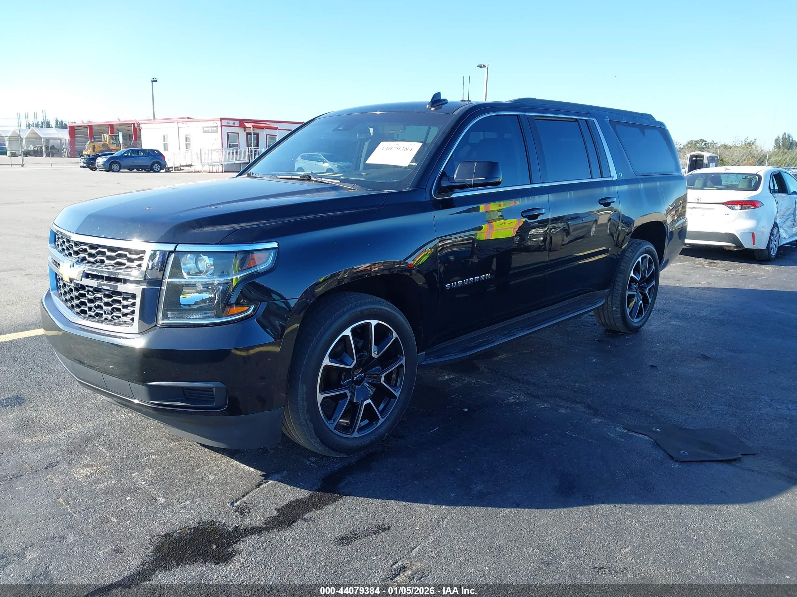 CHEVROLET SUBURBAN image 2