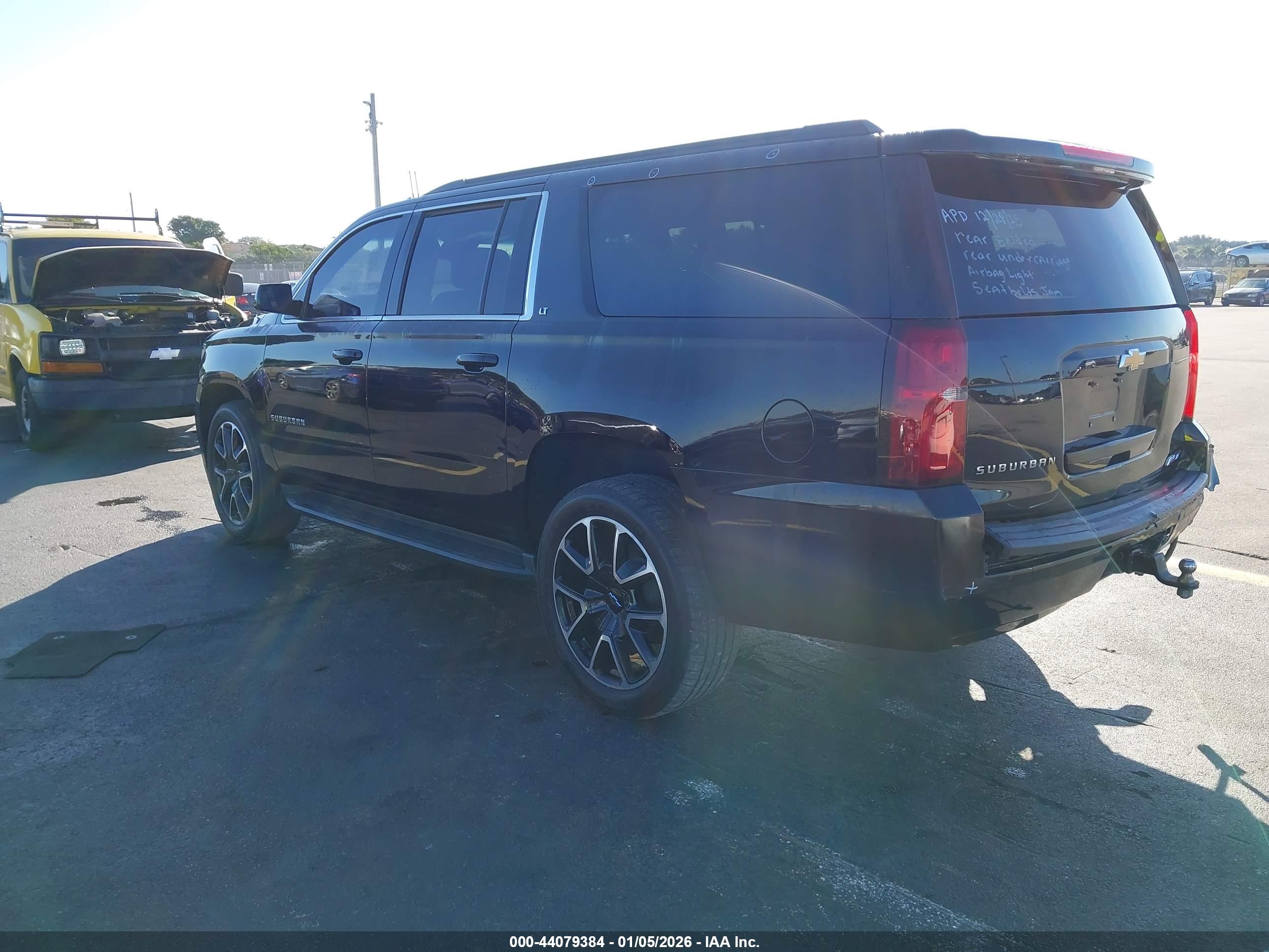 CHEVROLET SUBURBAN image 3