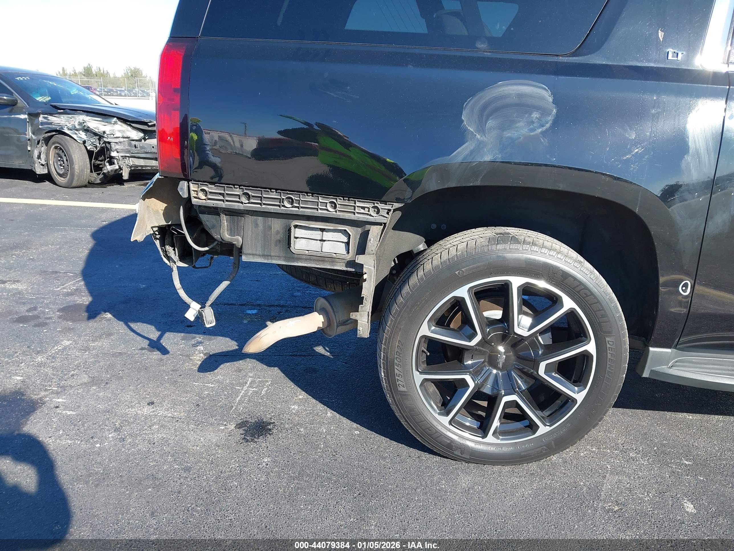 CHEVROLET SUBURBAN image 6