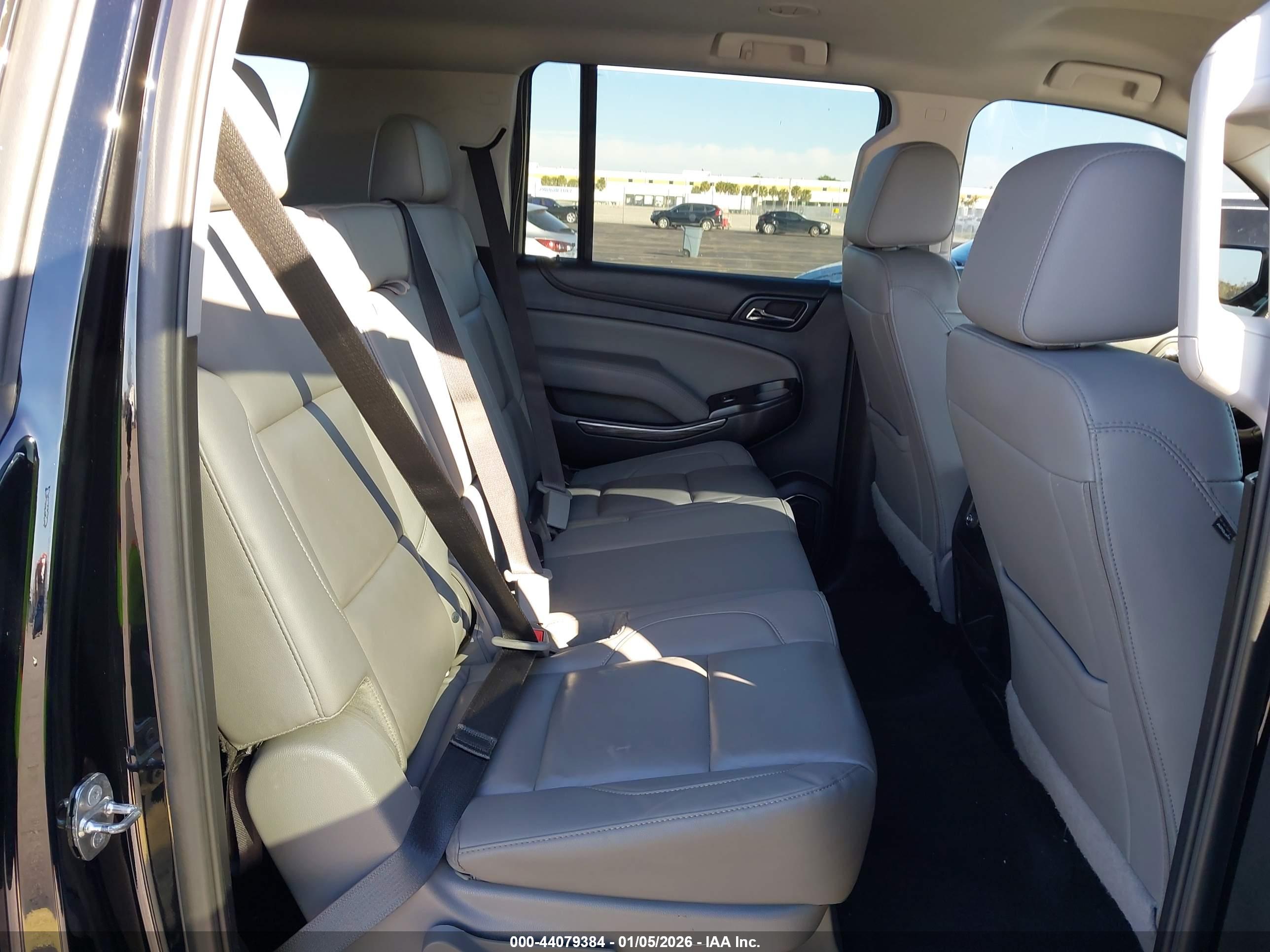 CHEVROLET SUBURBAN image 8