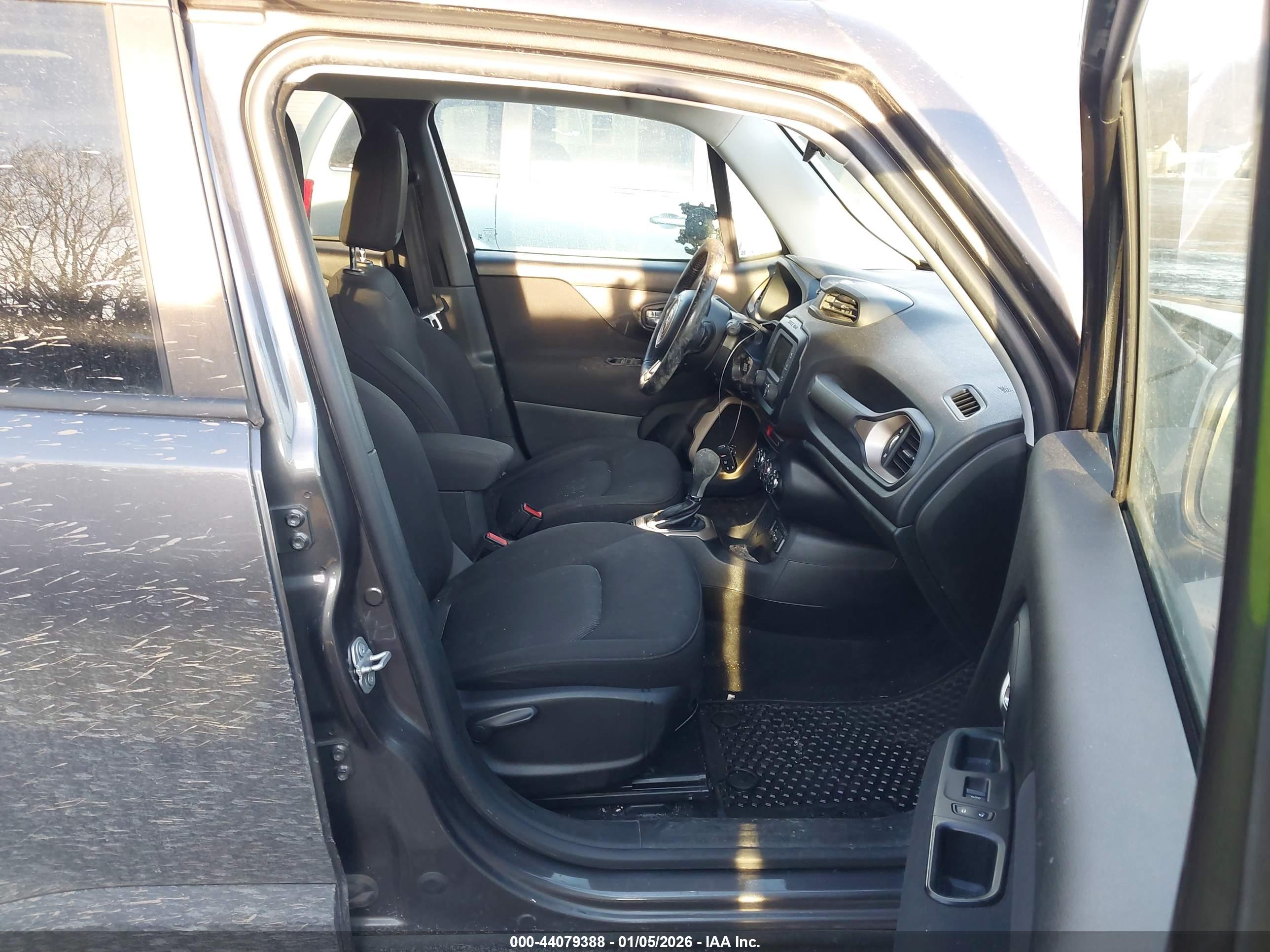 JEEP RENEGADE image 5