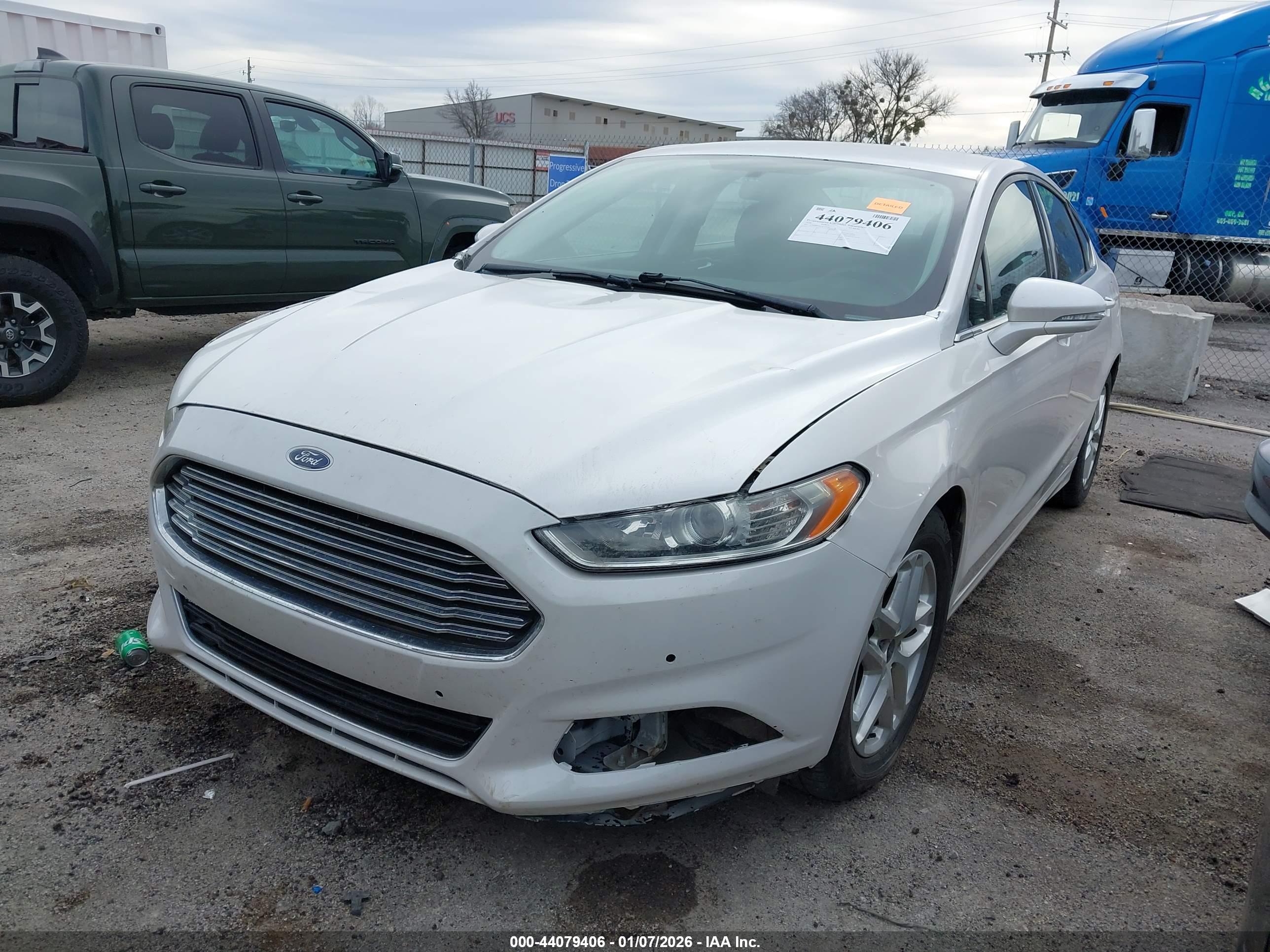 FORD FUSION image 2