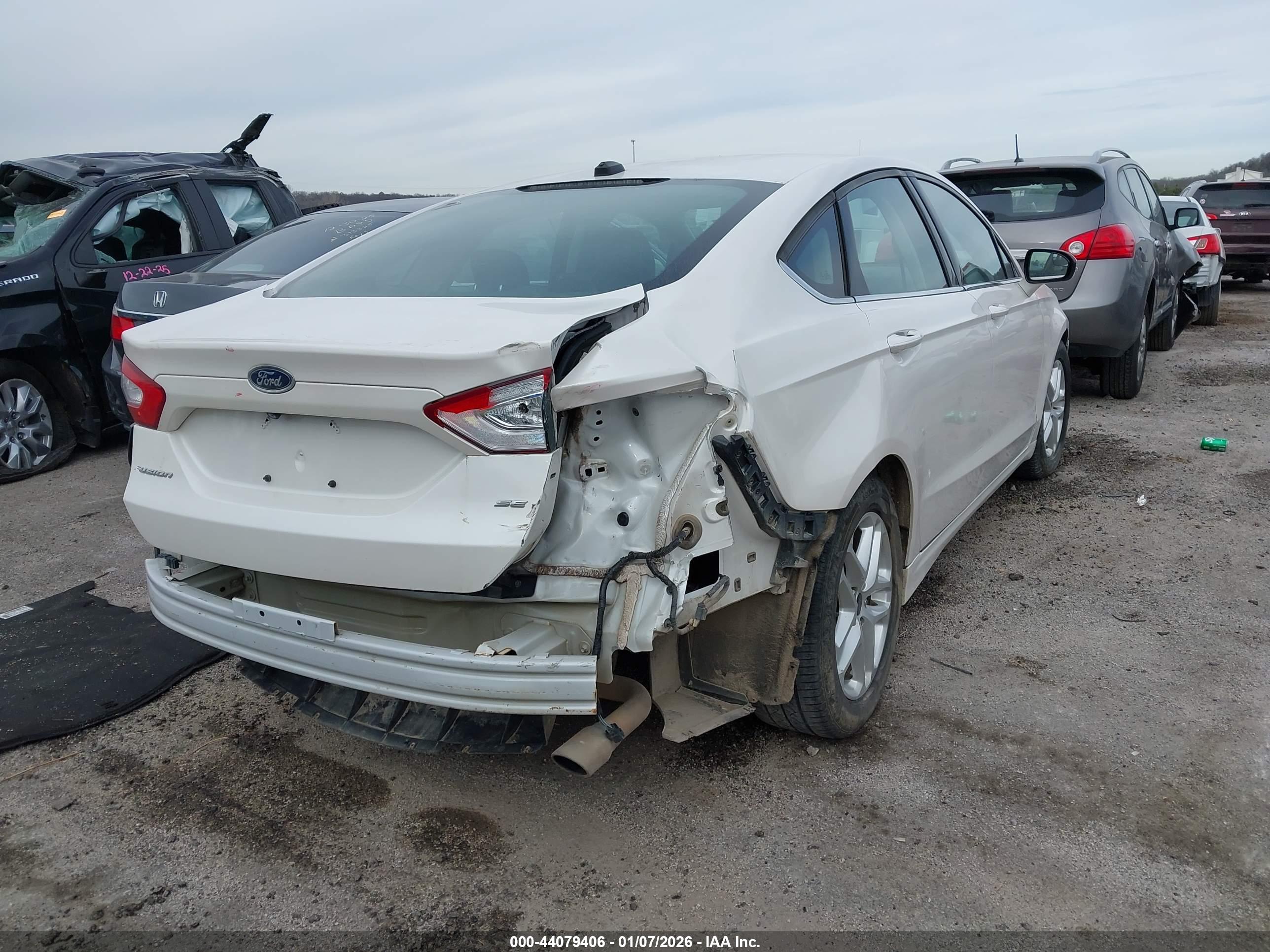 FORD FUSION image 4
