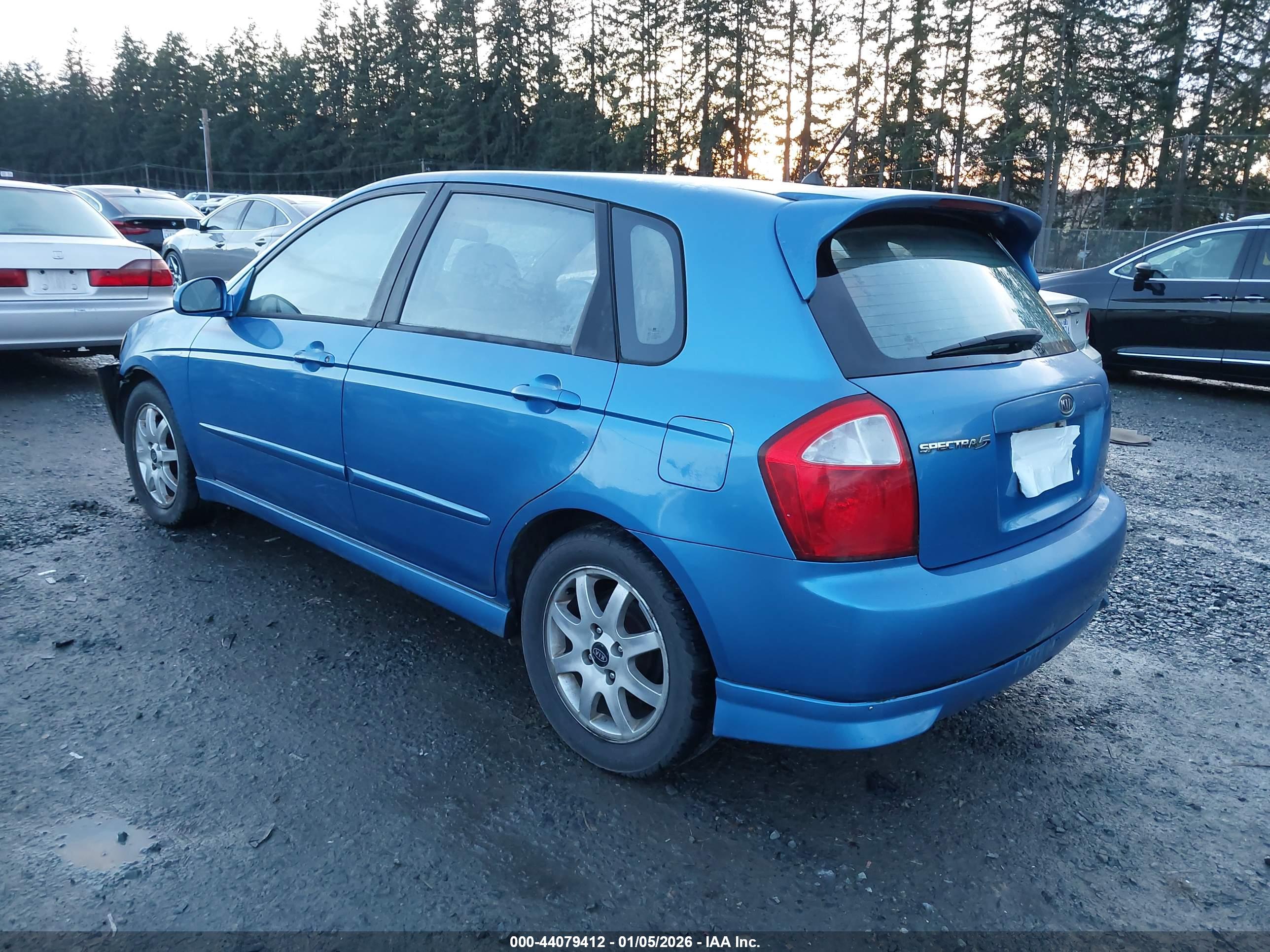KIA SPECTRA5 image 3