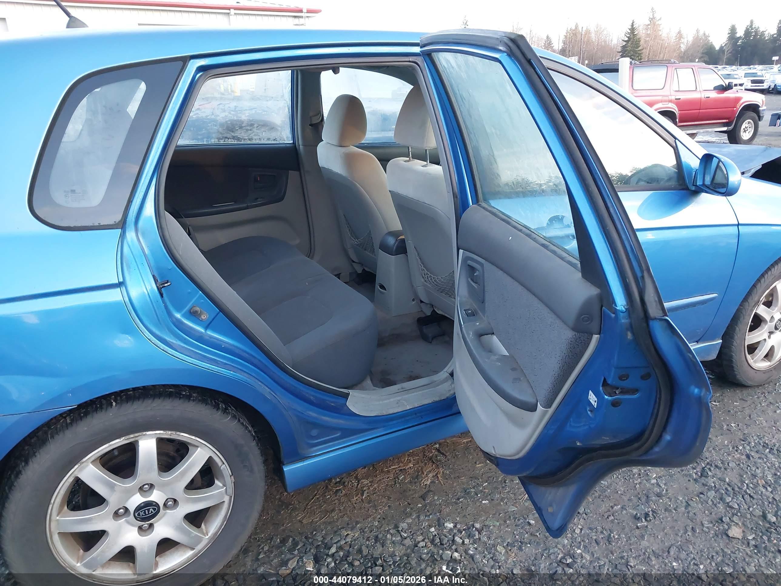 KIA SPECTRA5 image 8