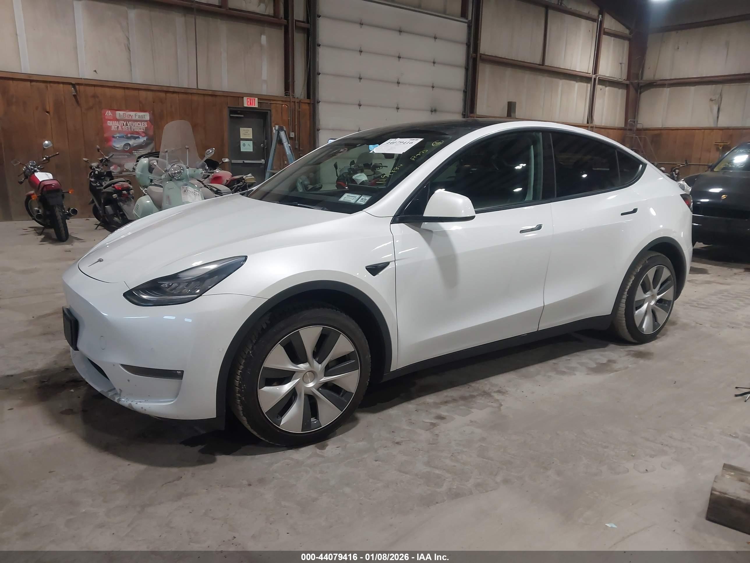 TESLA MODEL image 2