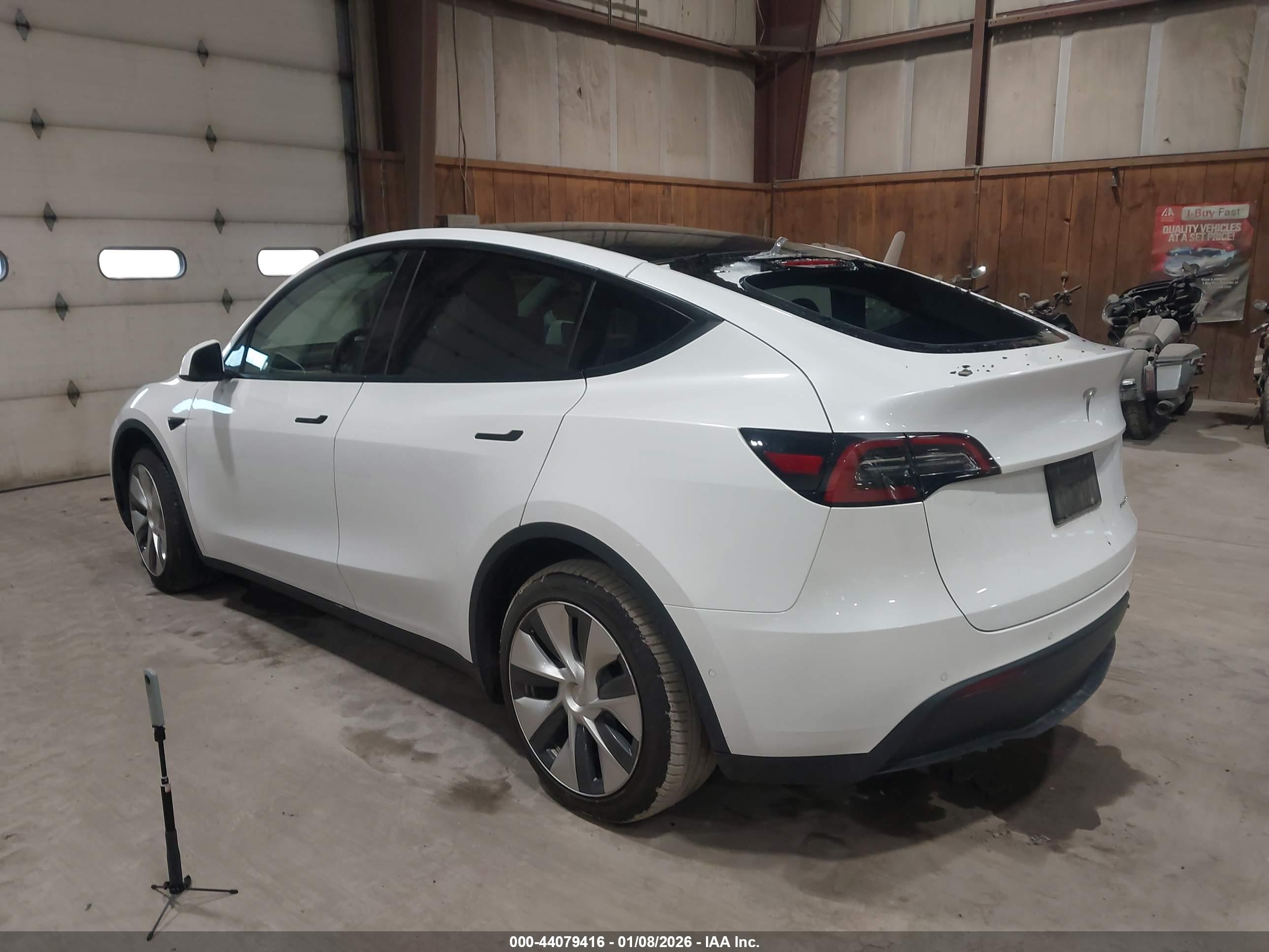 TESLA MODEL image 3