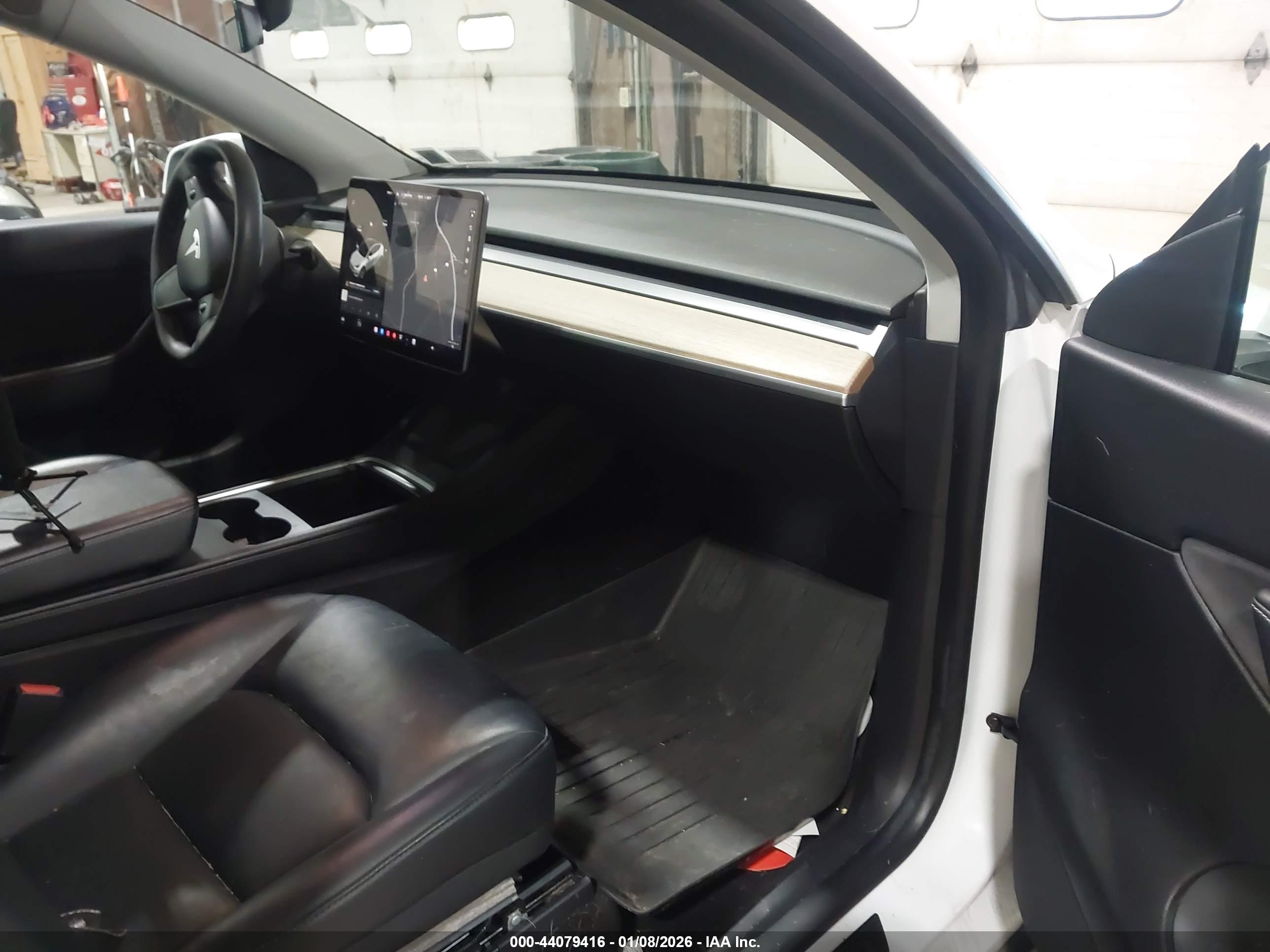 TESLA MODEL image 5